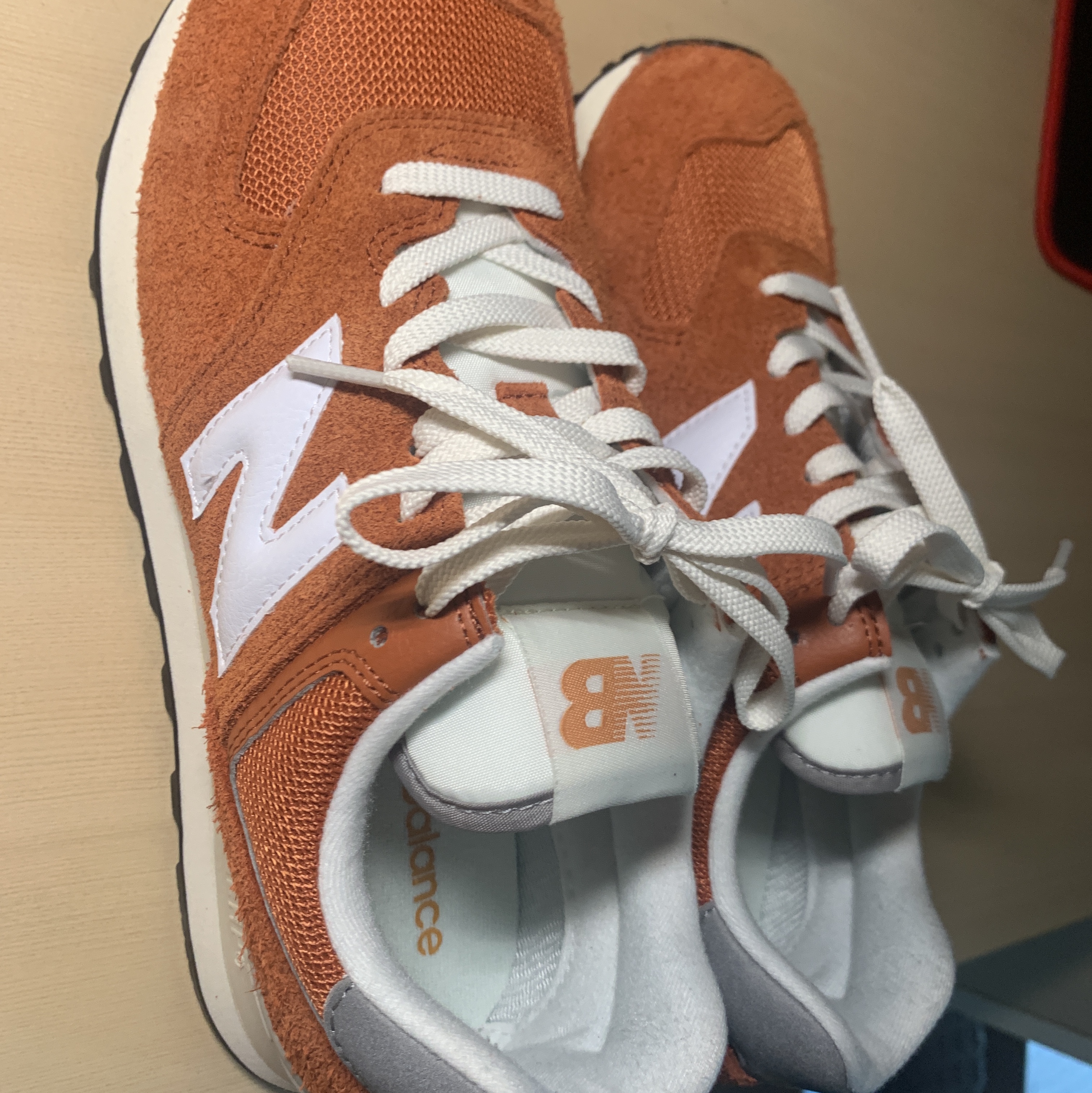 New Balance 574 Heritage Orange Burst White 착용 스타일