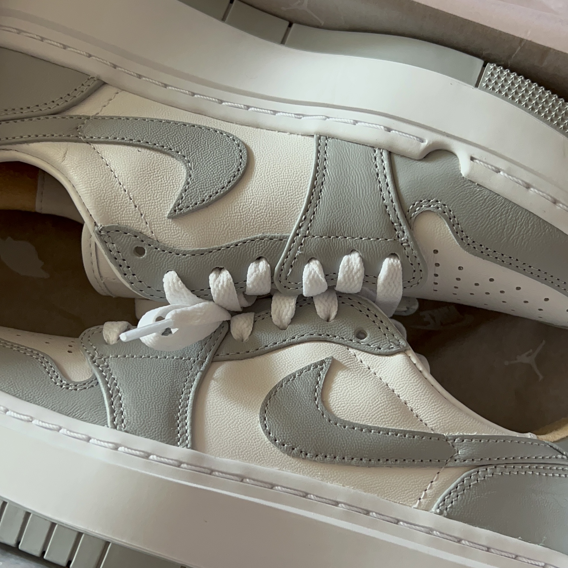 (W) Jordan 1 Elevate Low White and Wolf Grey 착용 스타일