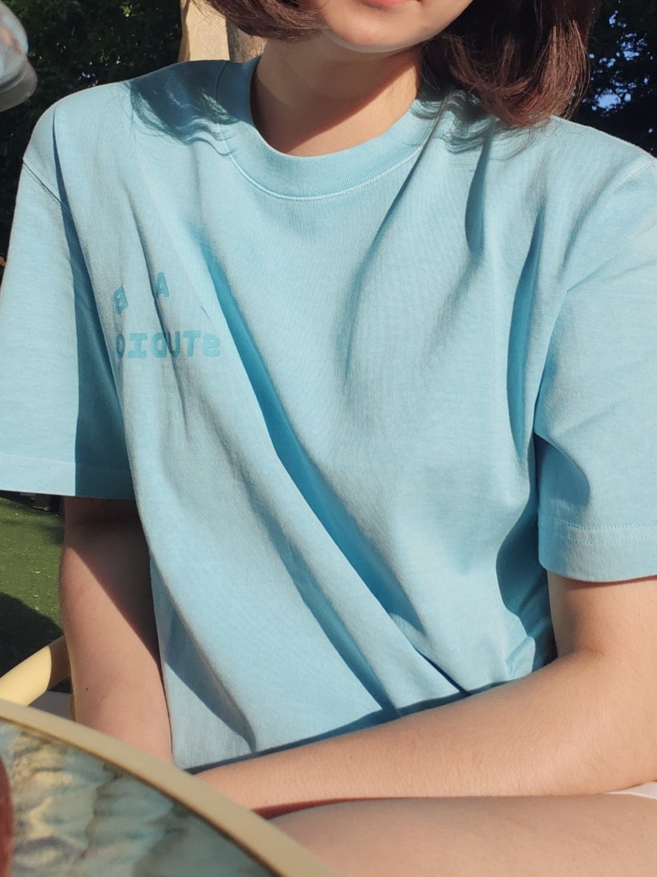 IAB Studio Pigment T-Shirt Cyan 착용 스타일 - 1