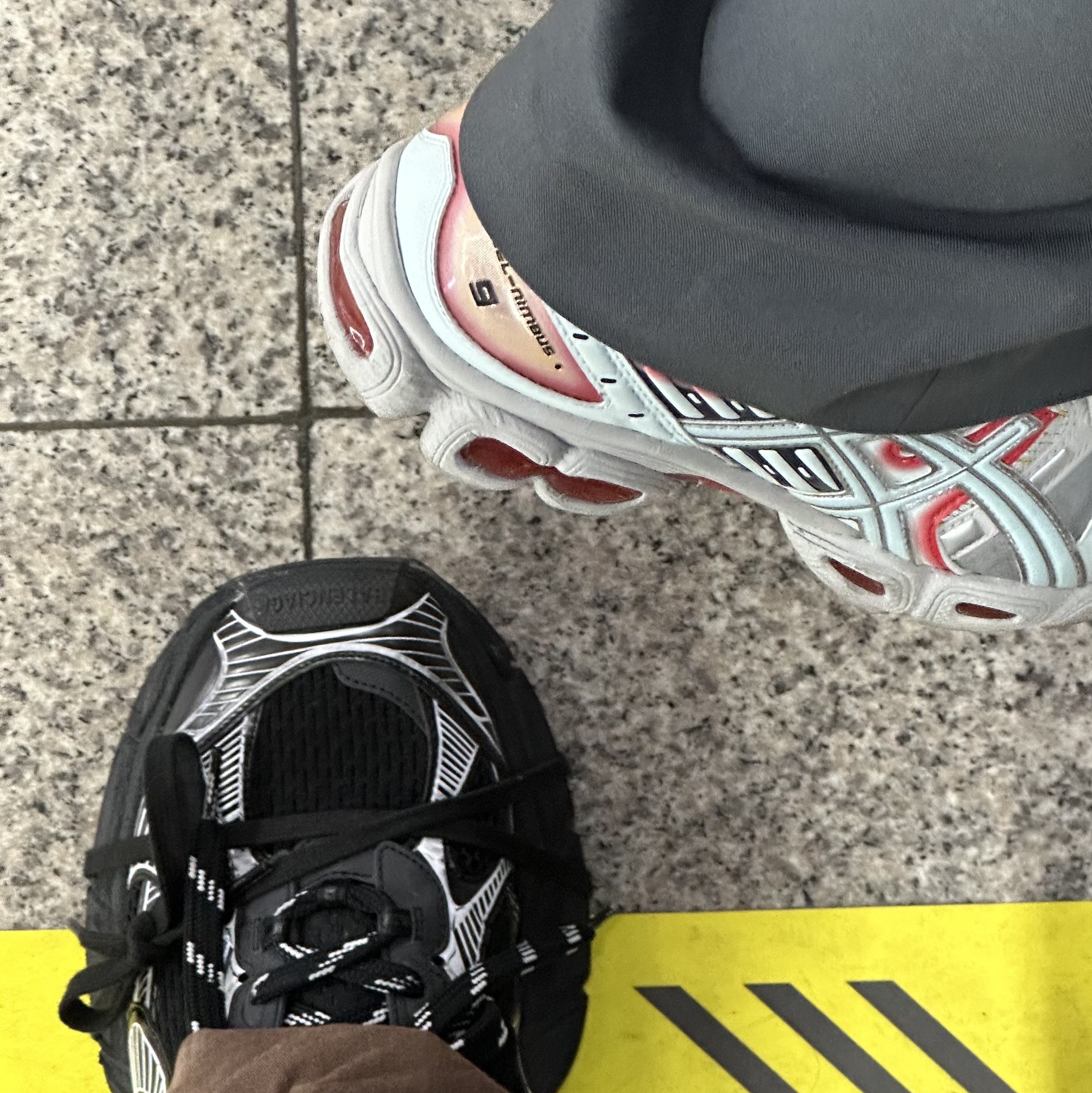 Asics UB5-S Gel-Nimbus 9 Glacier Grey, Balenciaga 3XL Sneakers Black White 착용 스타일