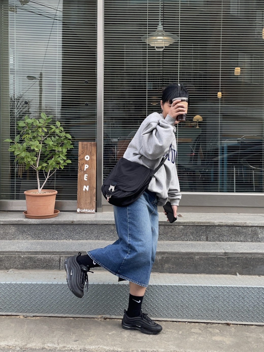 Nike Air Max 97 Black White Anthracite, Matin Kim Big Buckle Bag Black 착용 스타일