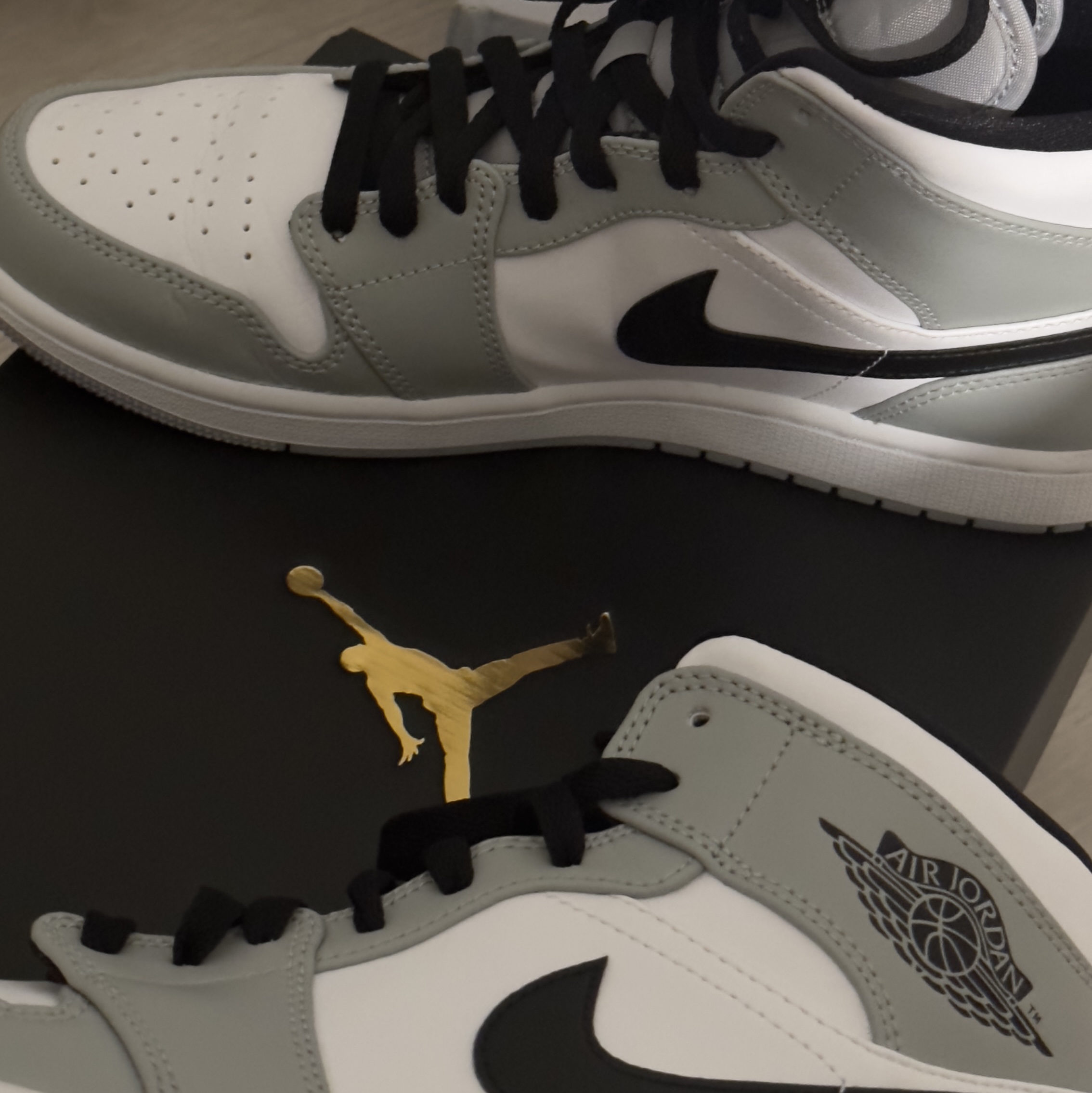 Jordan 1 Mid Light Smoke Grey 착용 스타일