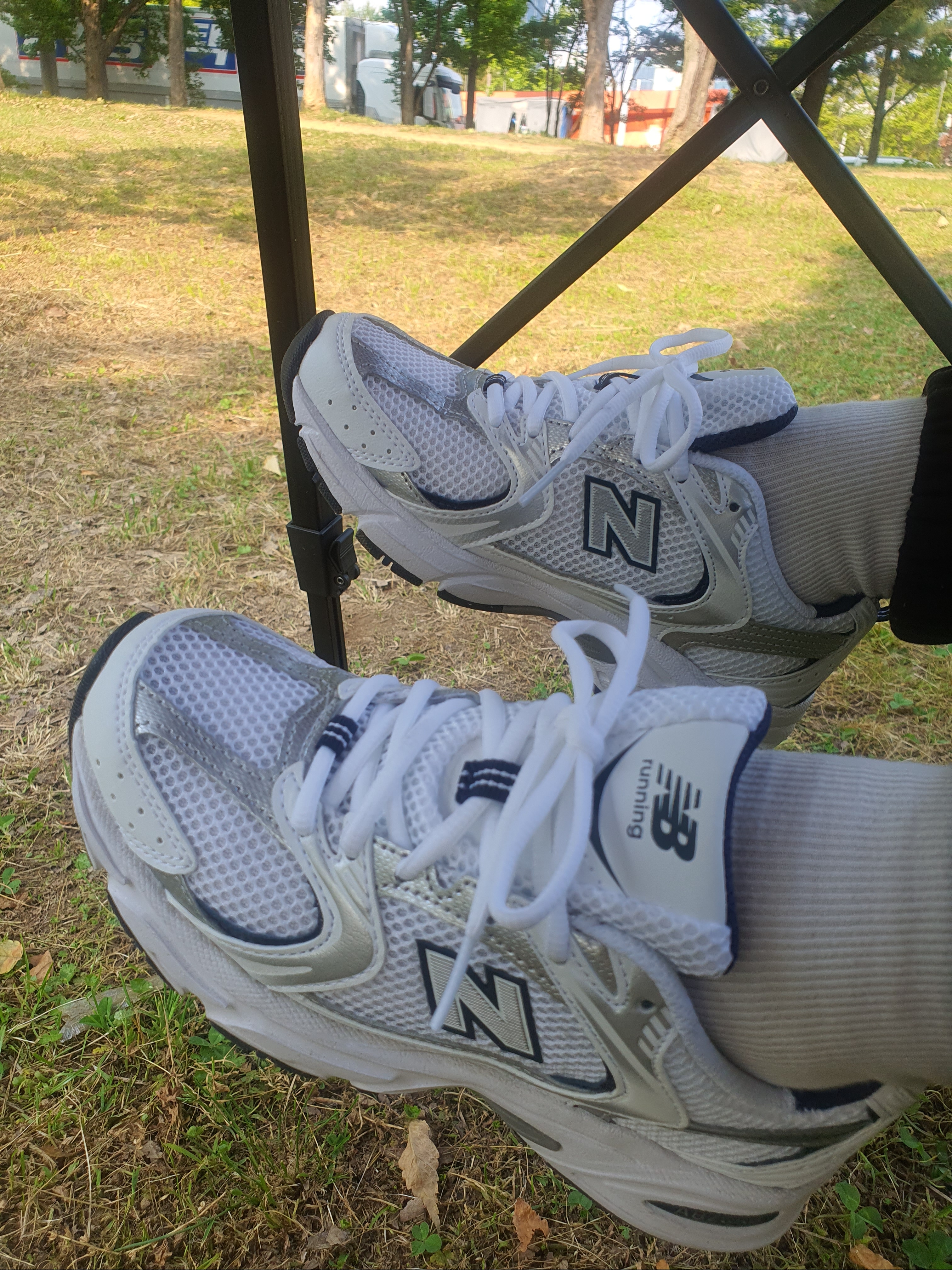 New Balance 530 White 착용 스타일