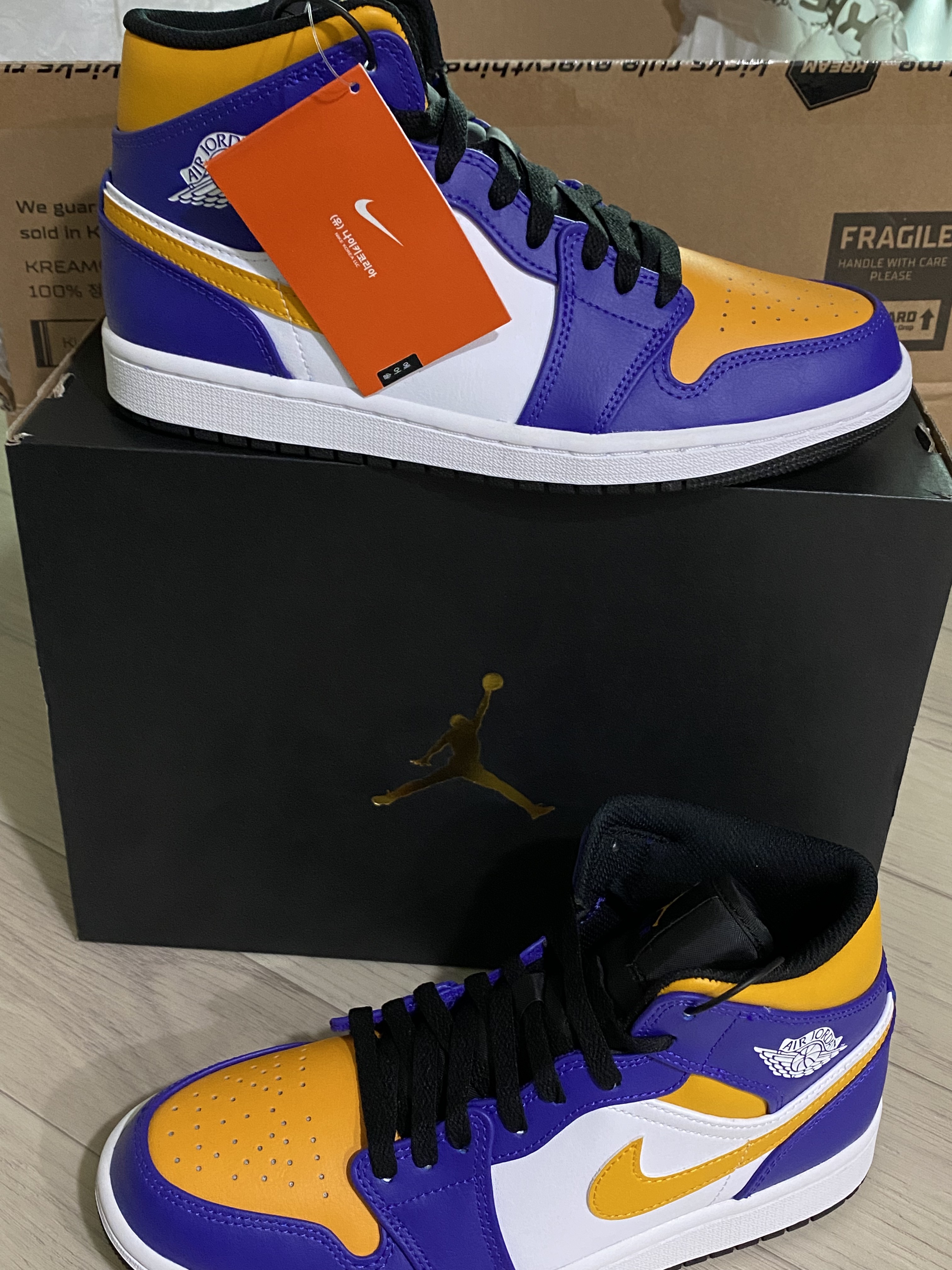 Jordan 1 Mid Dark Concord Taxi 착용 스타일 - 1