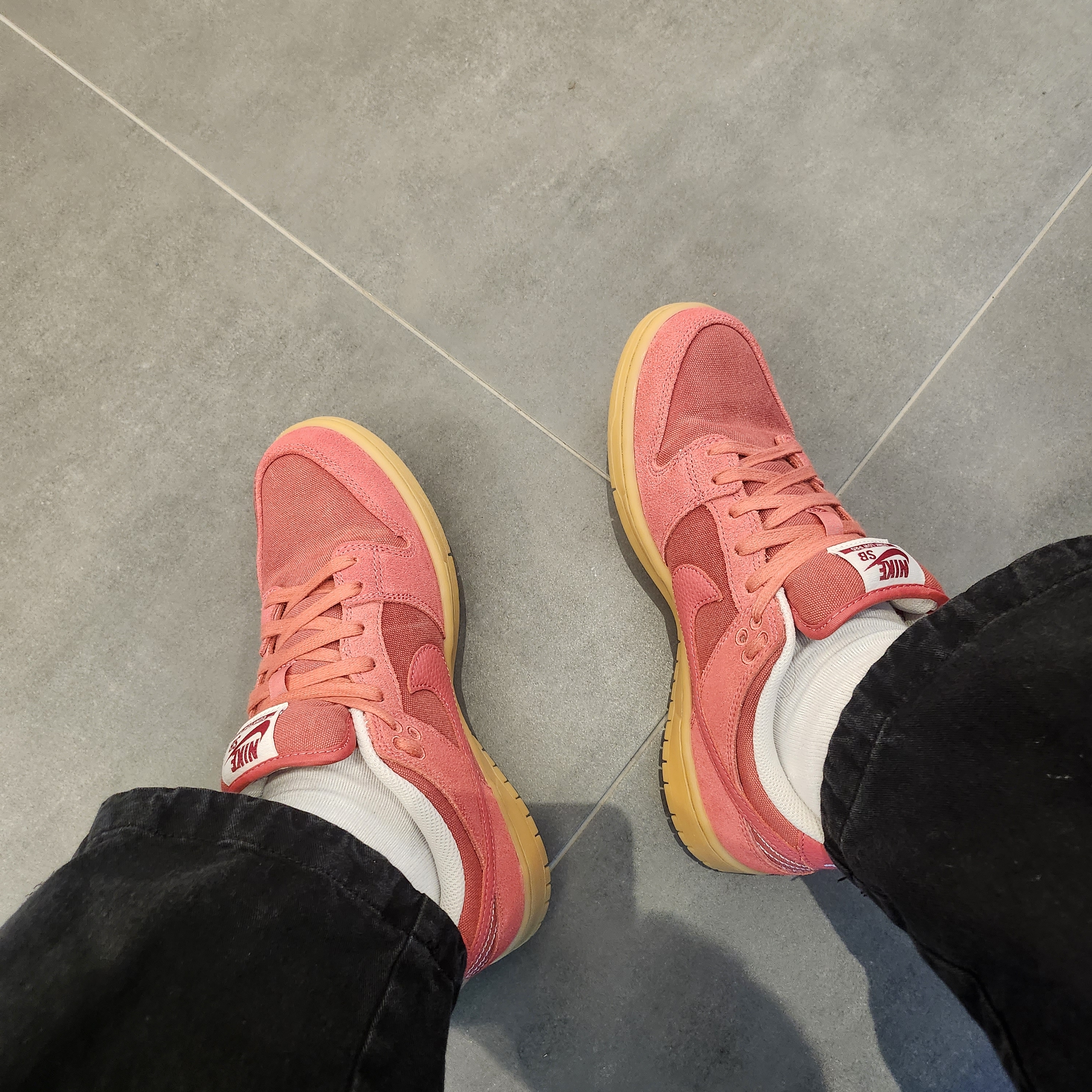Nike SB Dunk Low Adobe 착용 스타일 - 1