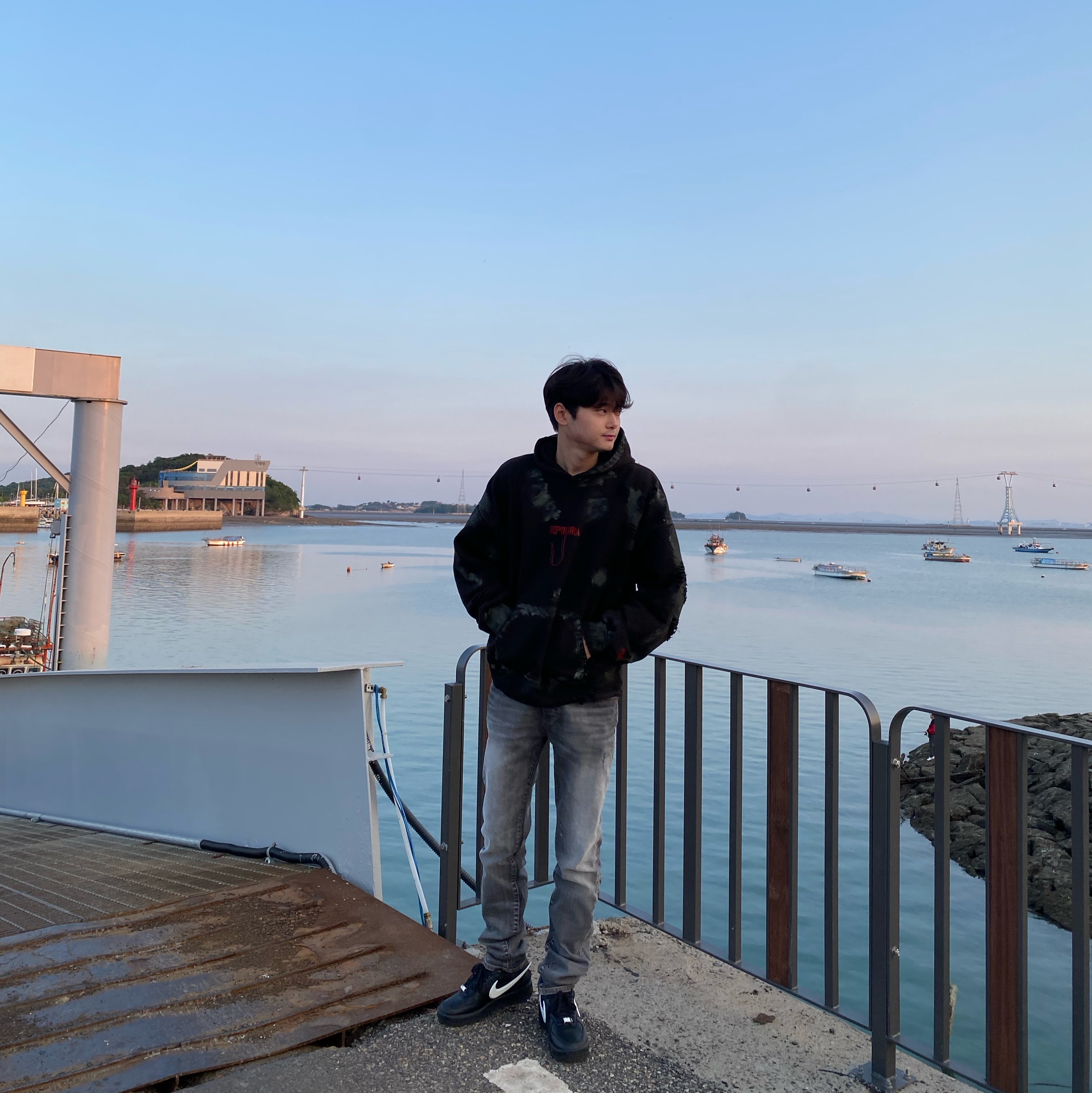 언더마이카 세풀투라 데미지 워시드 후드 러버 더티 코티드 - 23SS, 언더마이카 리전.03 슬림핏 블루 스티치 워시드 진 워시드 그레이 착용 스타일 - 2