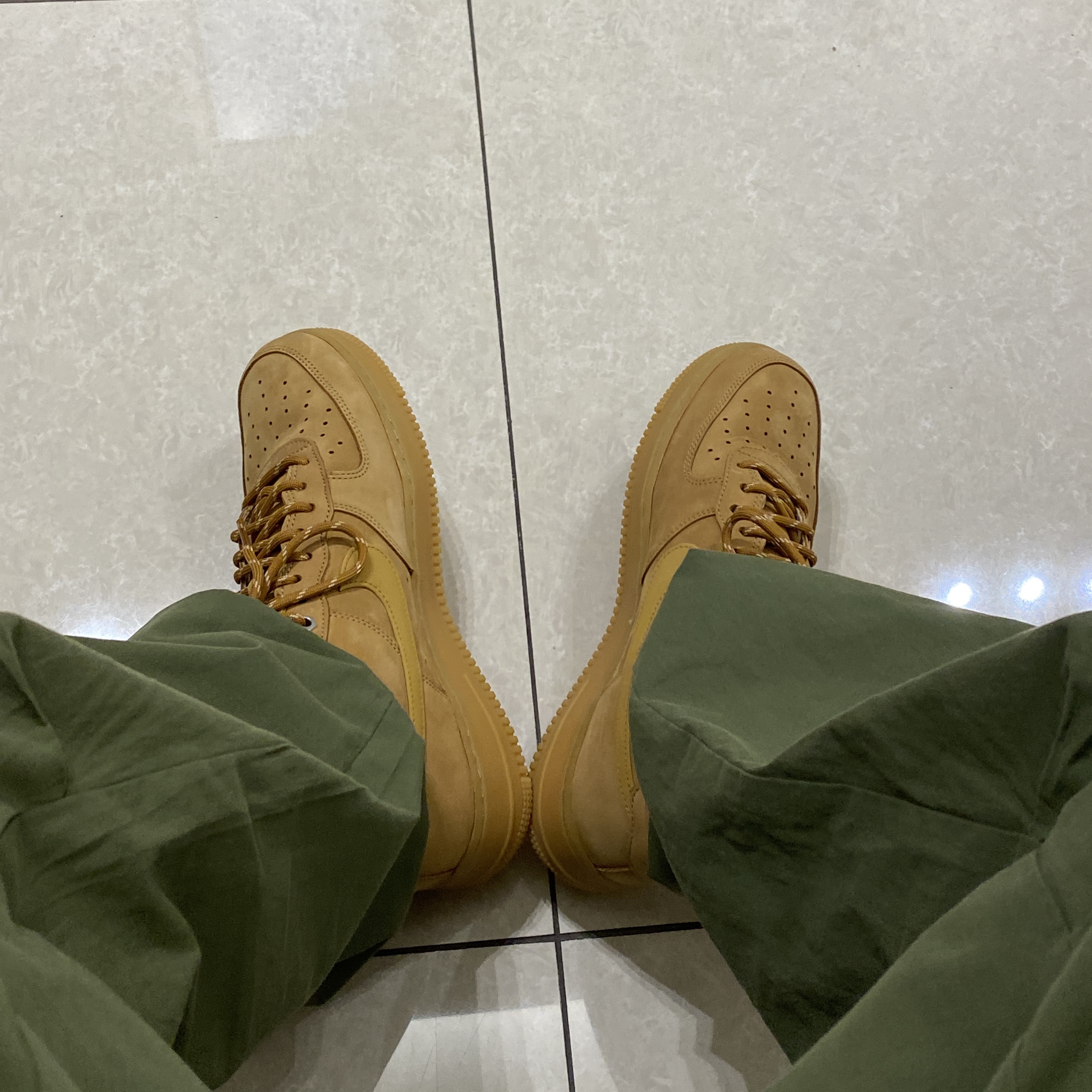 Nike Air Force 1 '07 WB Flax 착용 스타일 - 2