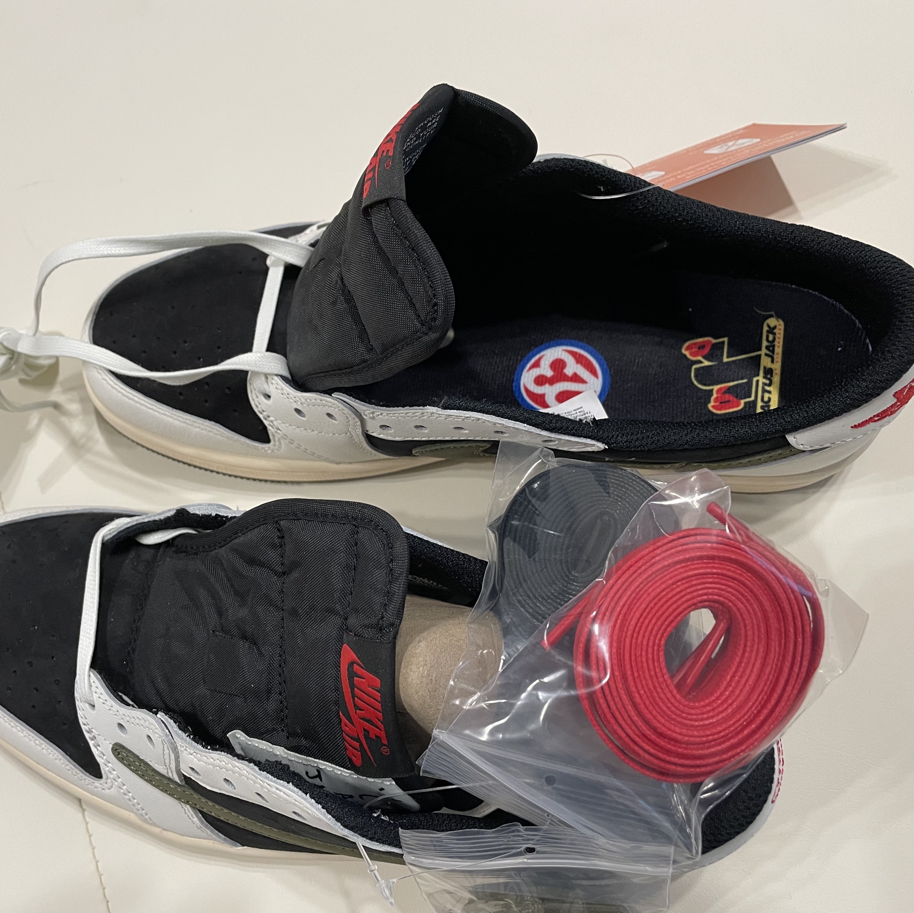 (W) Jordan 1 x Travis Scott Retro Low OG SP Medium Olive 착용 스타일 - 5