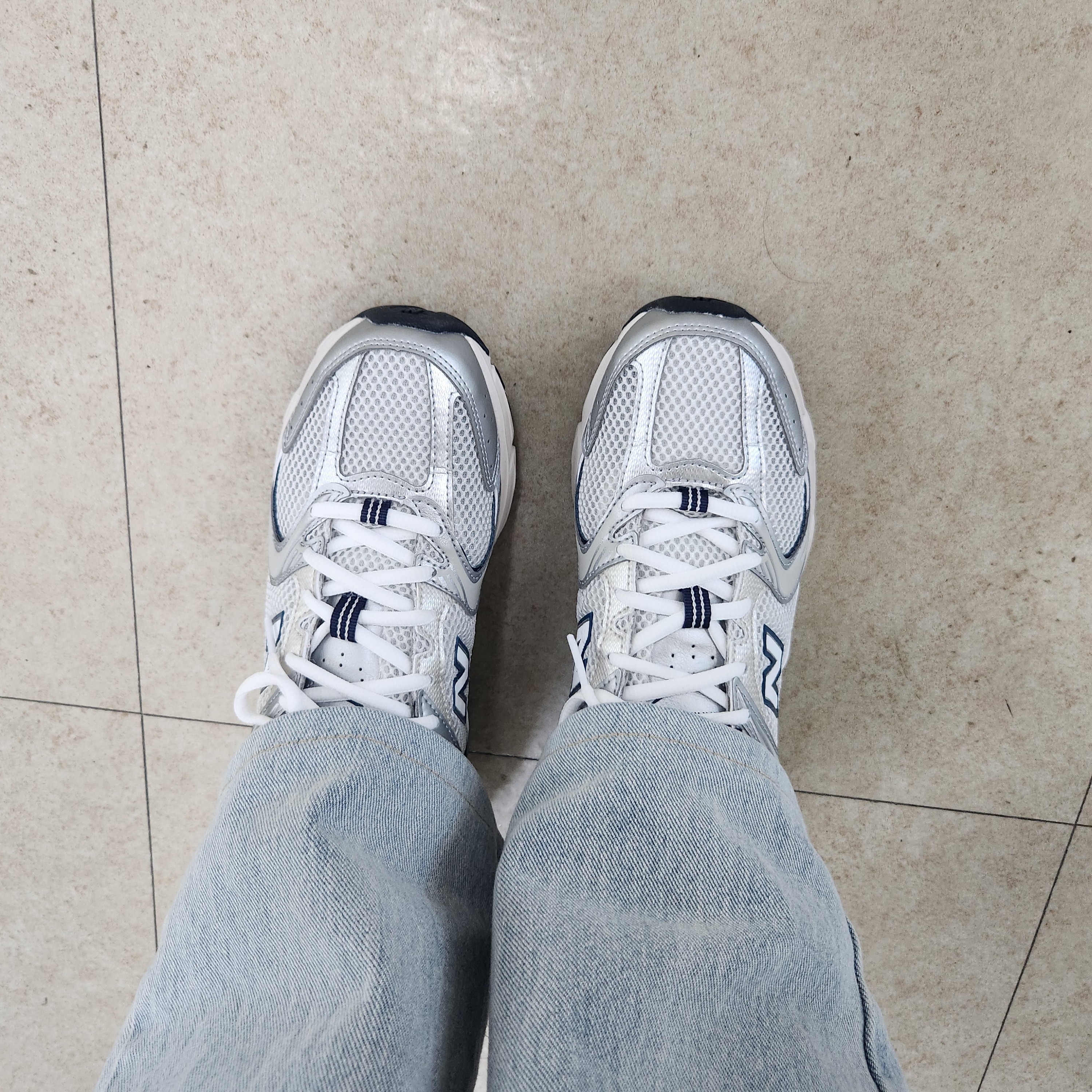 New Balance 530 Steel Grey 착용 스타일