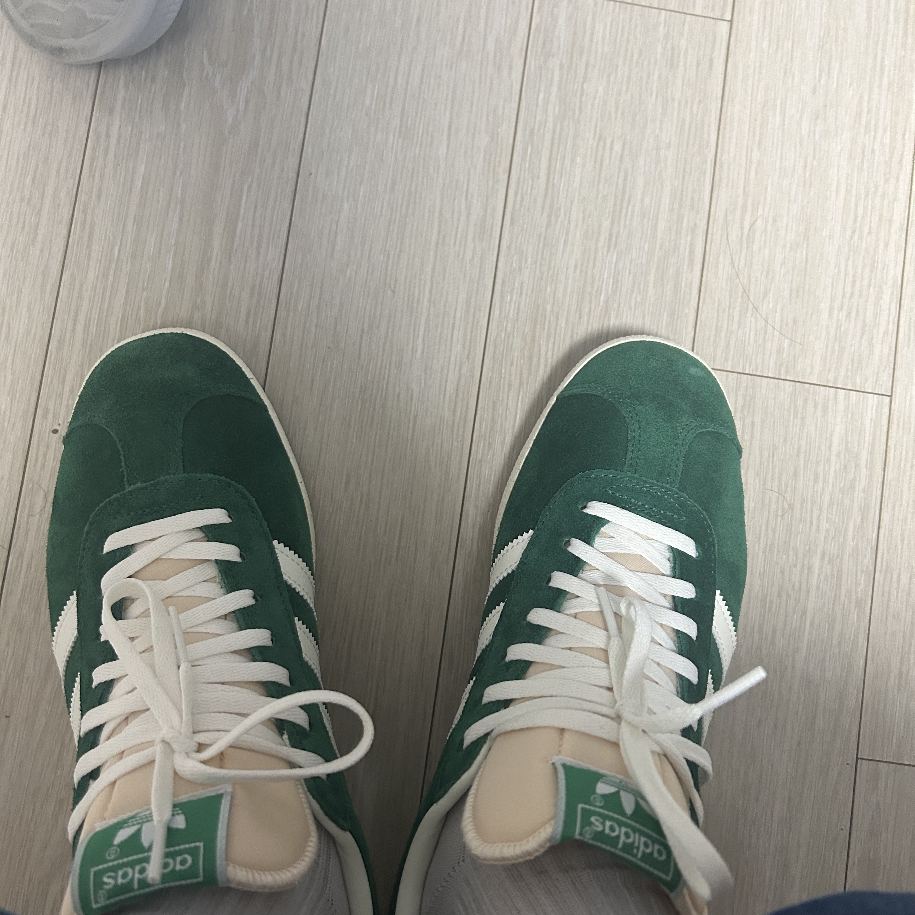 Adidas Gazelle Dark Green Cream White 착용 스타일