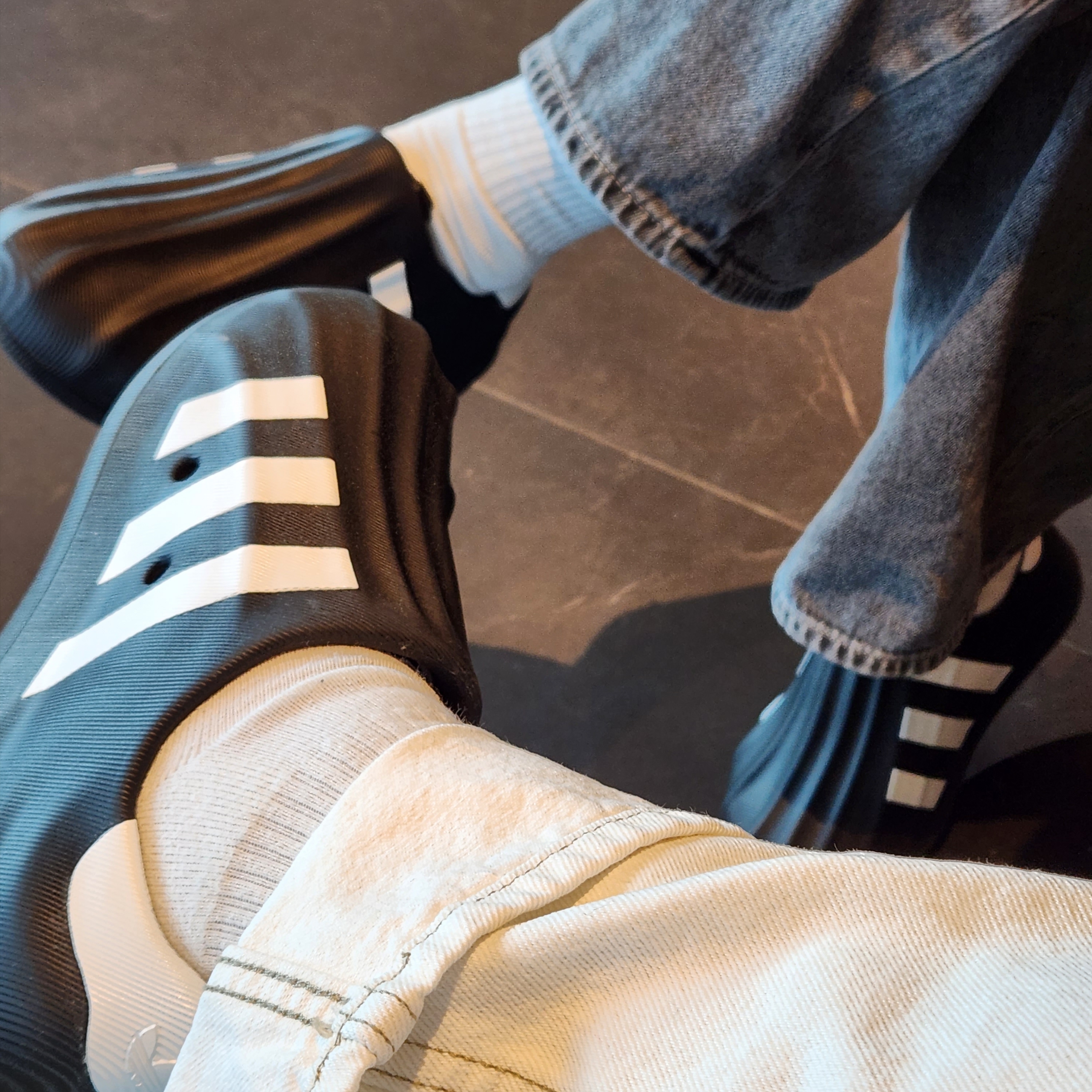 Adidas Adifom Superstar Core Black Cloud White 착용 스타일