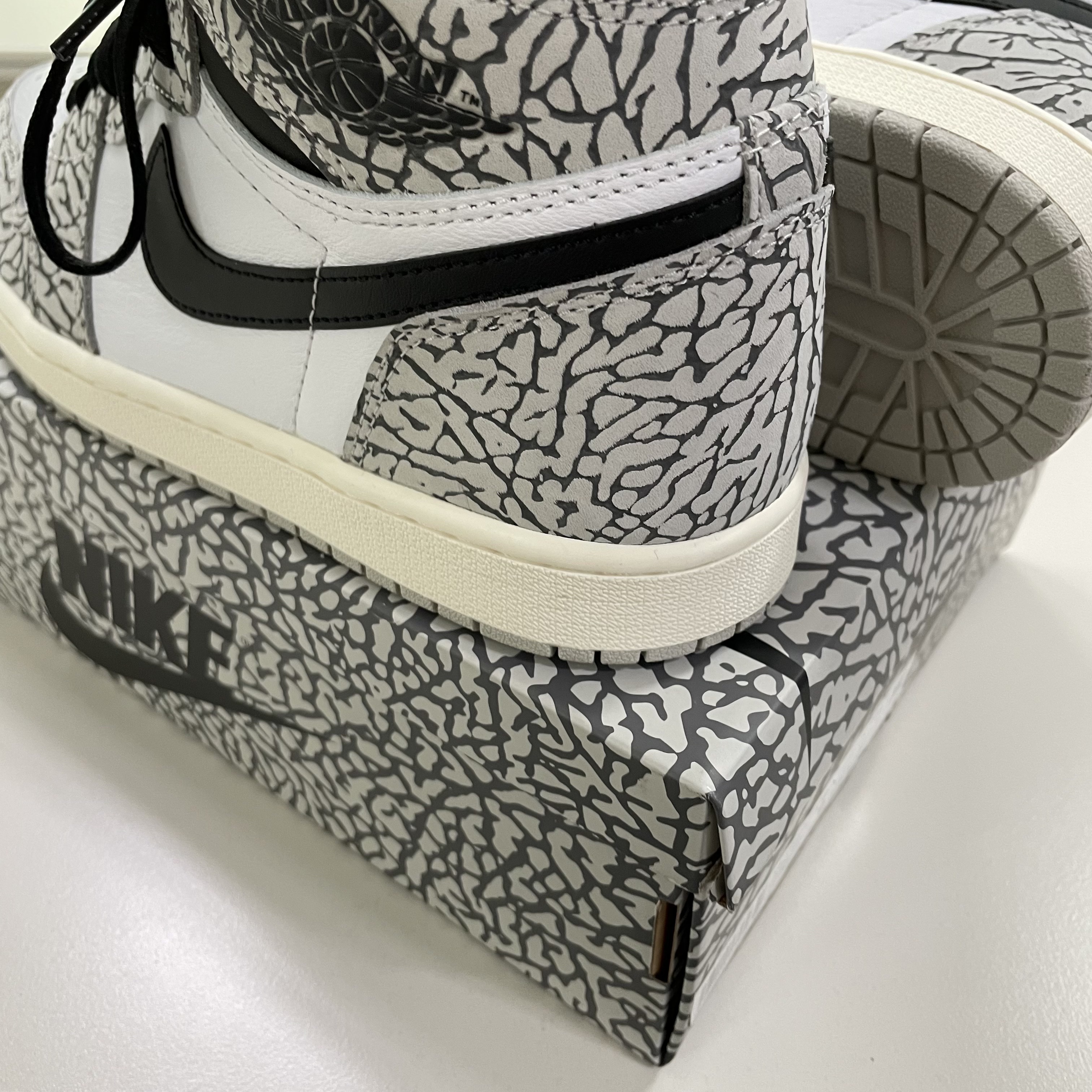Jordan 1 Retro High OG White Cement 착용 스타일 - 2