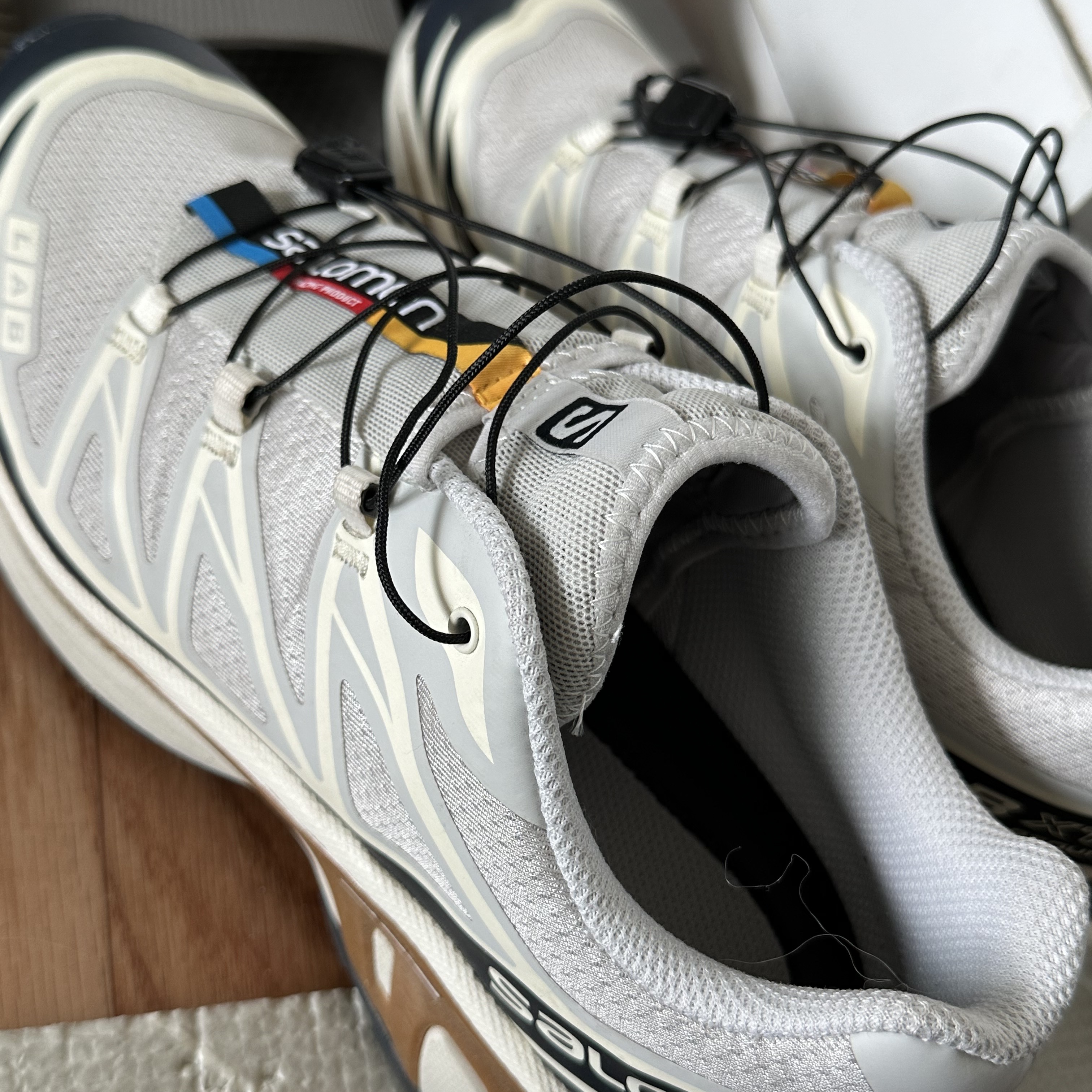 Salomon XT-6 Lunar Rock Dark Sapphire 착용 스타일
