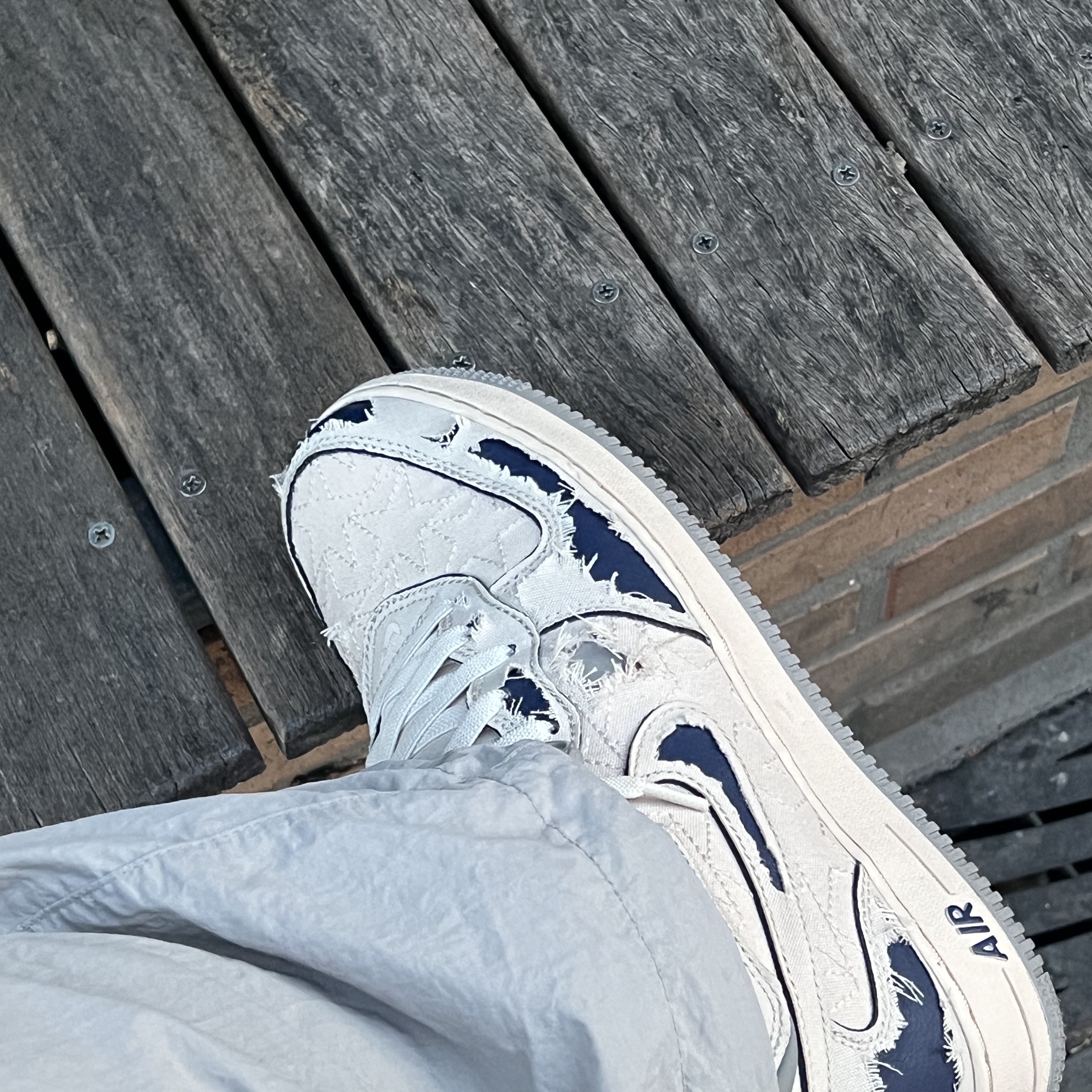 Nike Air Force 1 Mid '07 Pearl White 착용 스타일