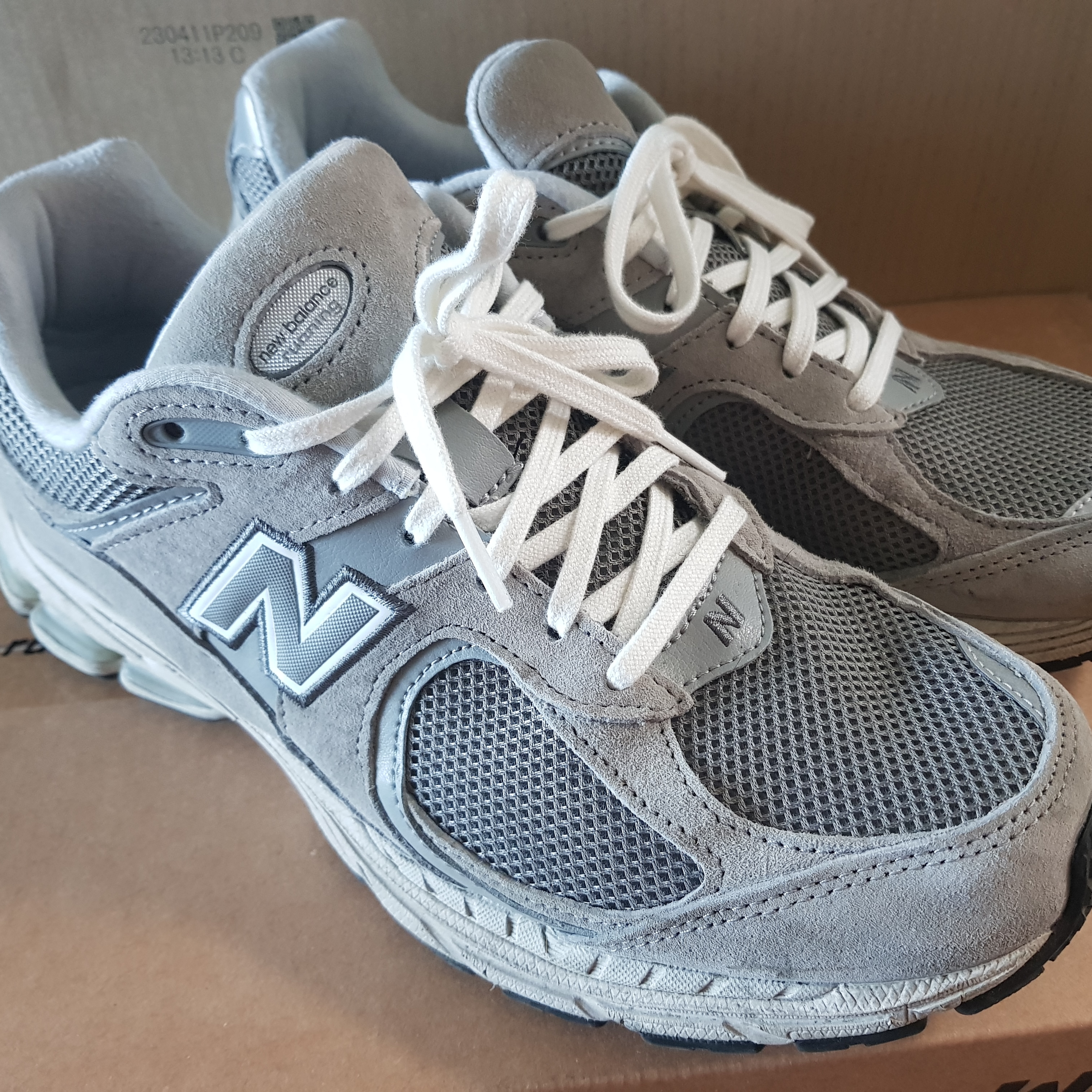New Balance 2002R Grey 착용 스타일