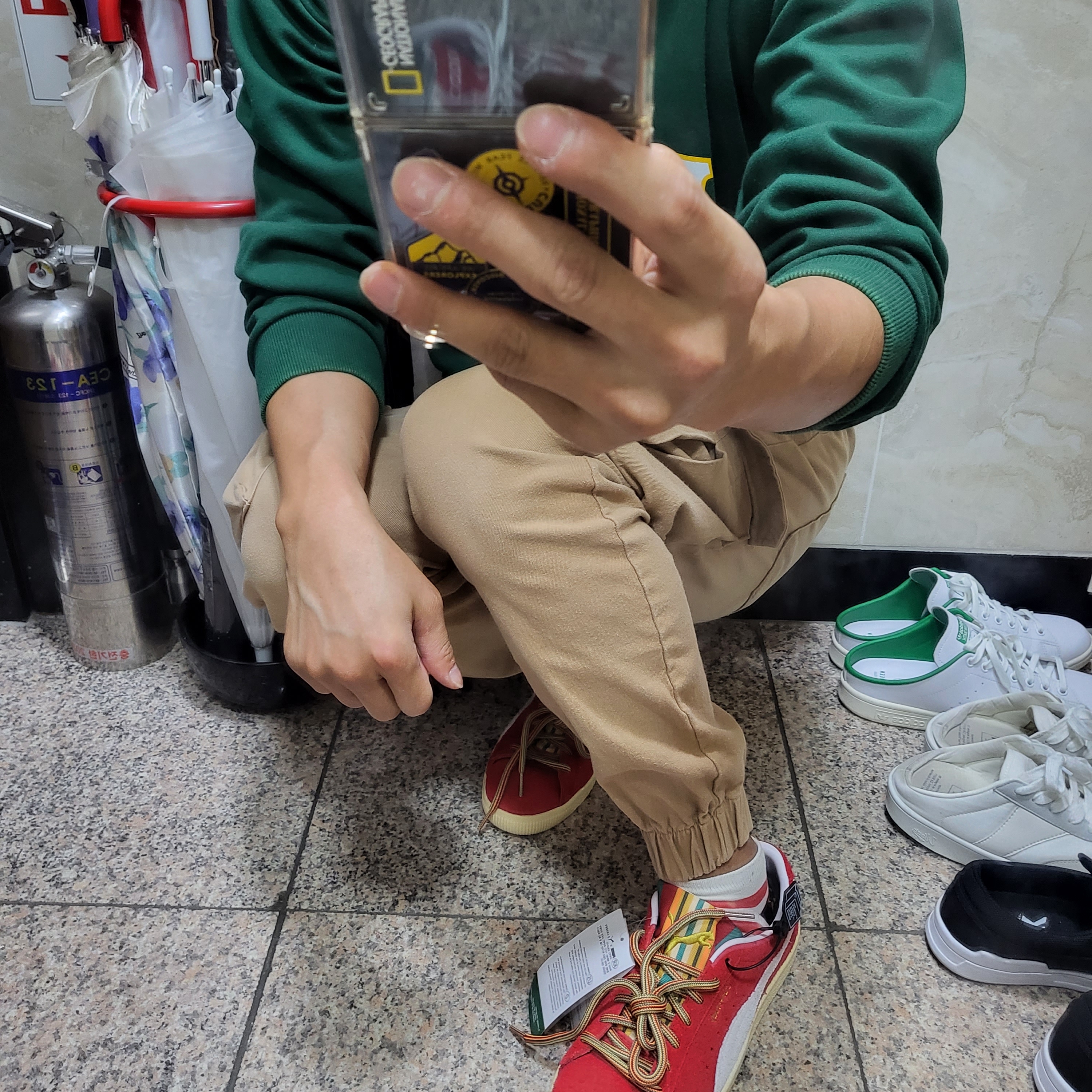 Puma x Casestudy Suede VTG Chinese Red 착용 스타일