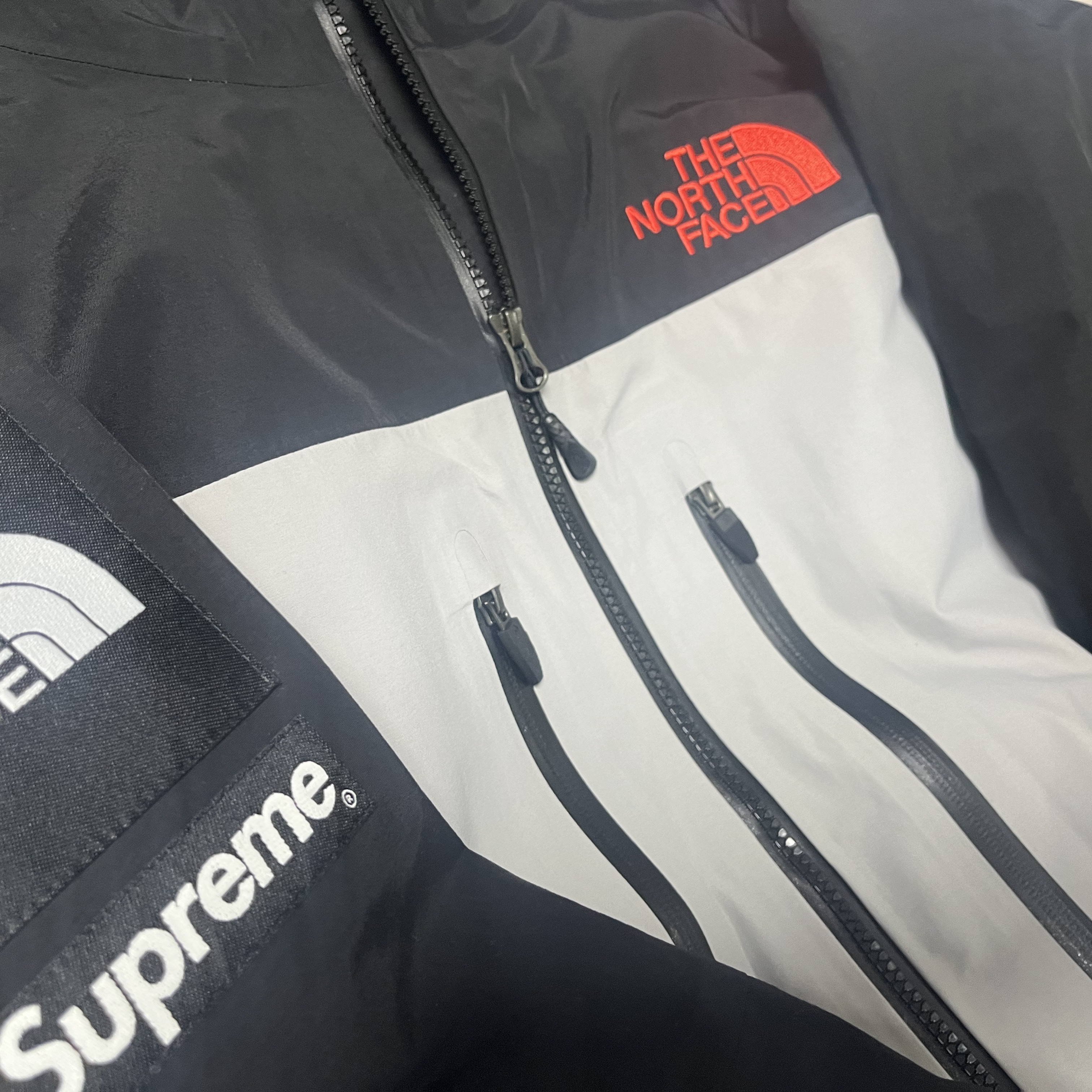 Supreme x The North Face Taped Seam Shell Jacket Grey - 22FW 착용 스타일