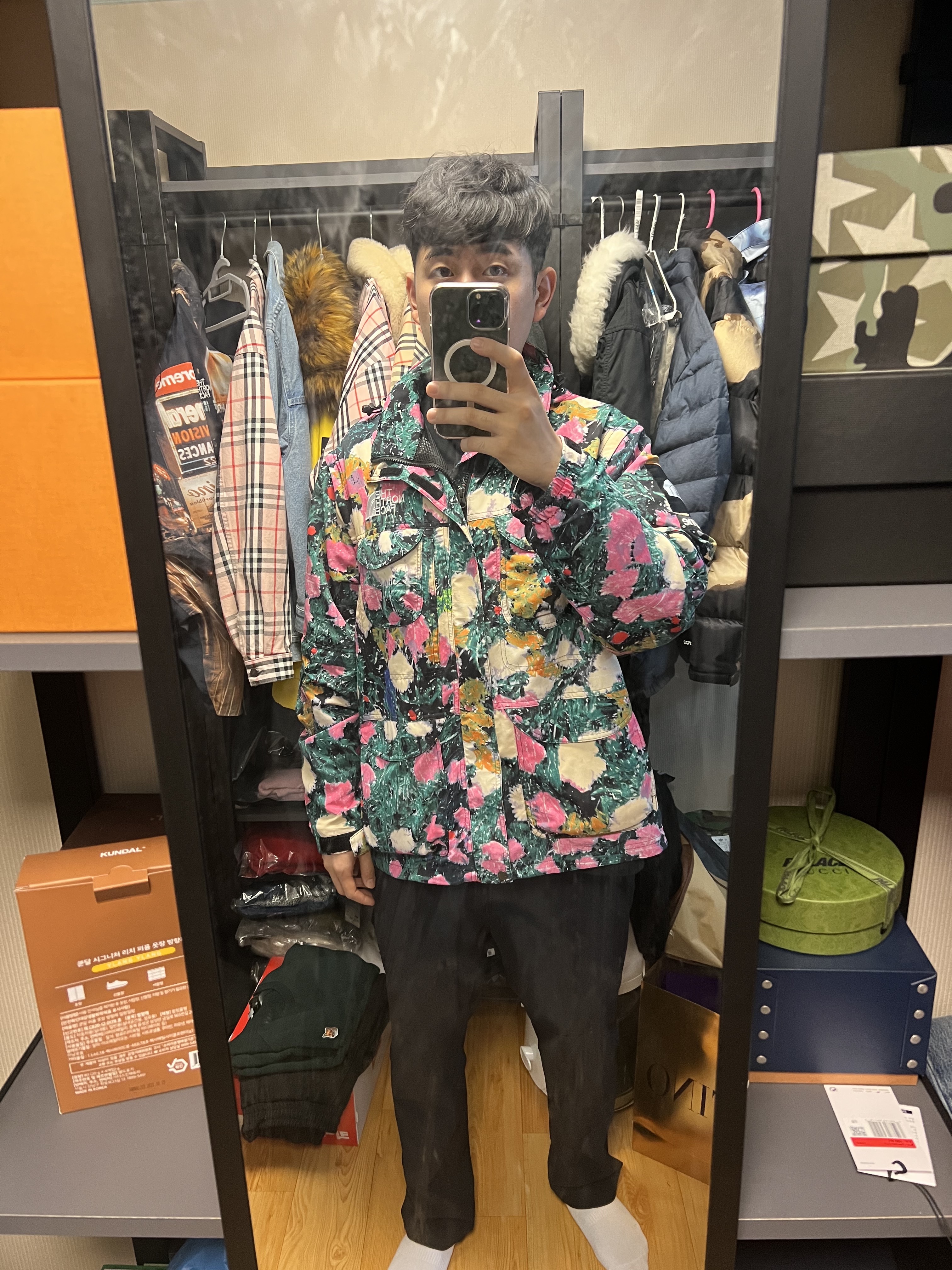 Supreme x The North Face Trekking Convertible Jacket Flowers - 22SS 착용 스타일