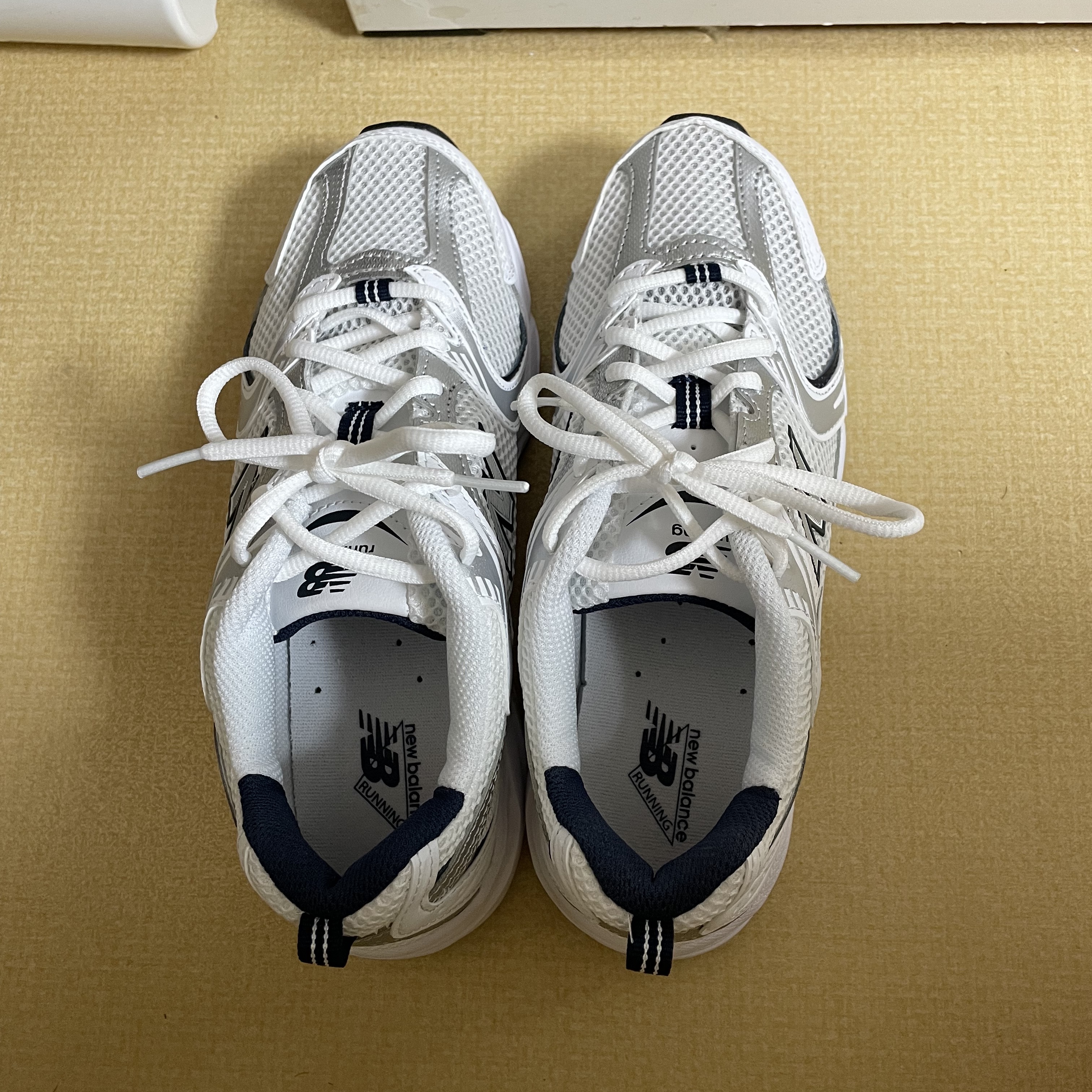 New Balance 530 White 착용 스타일 - 1