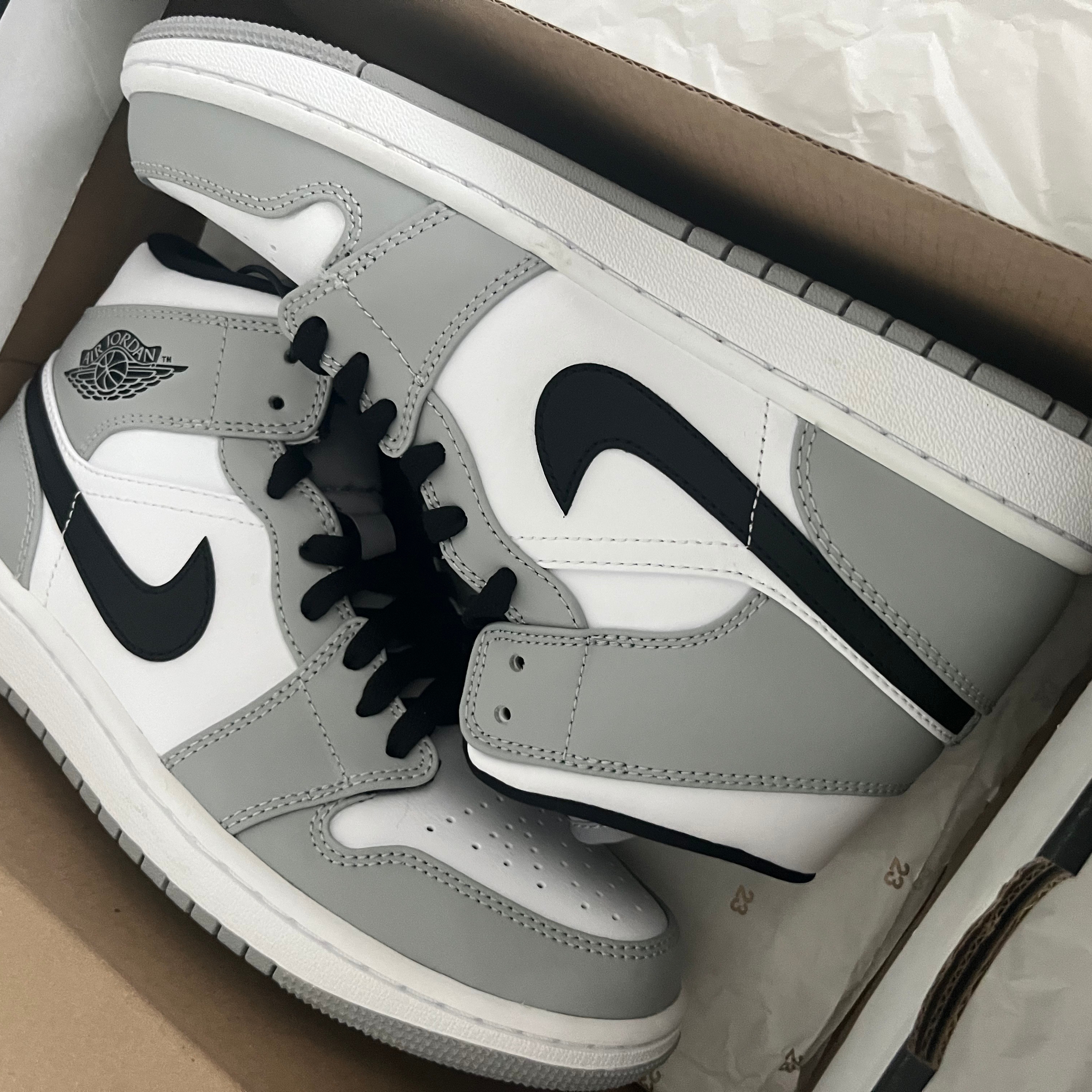 Jordan 1 Mid Light Smoke Grey 착용 스타일 - 1
