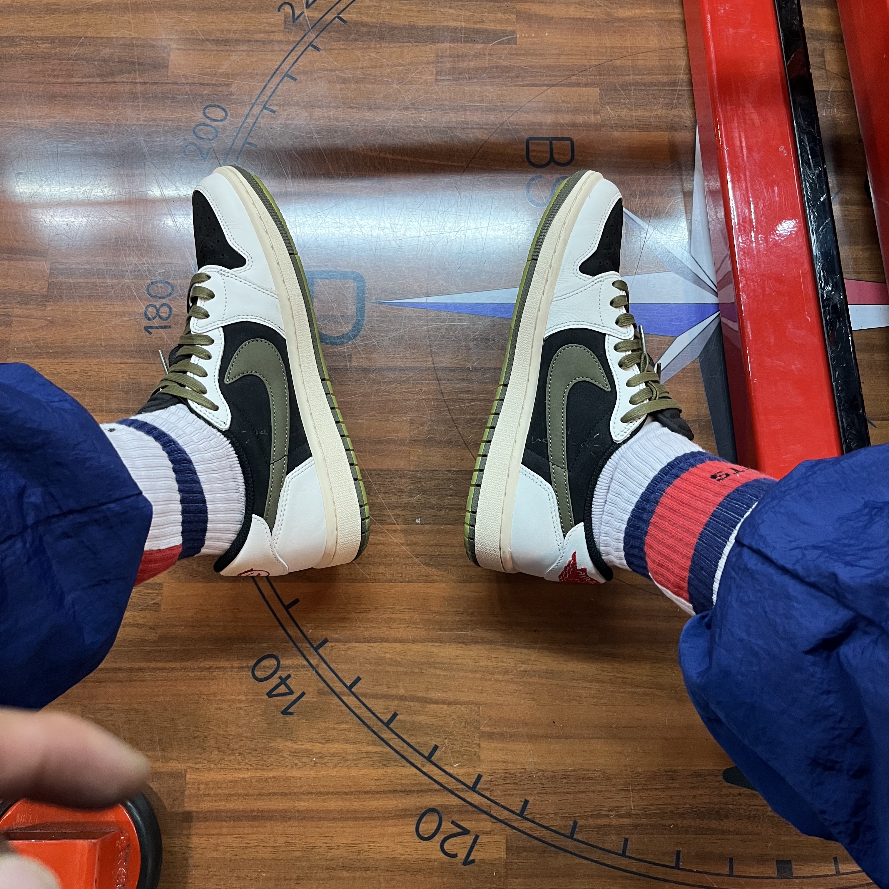 (W) Jordan 1 x Travis Scott Retro Low OG SP Medium Olive 착용 스타일
