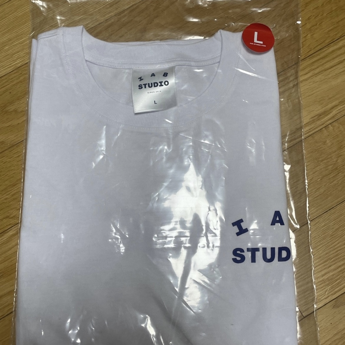 IAB Studio T-Shirt White Navy - 22FW 착용 스타일
