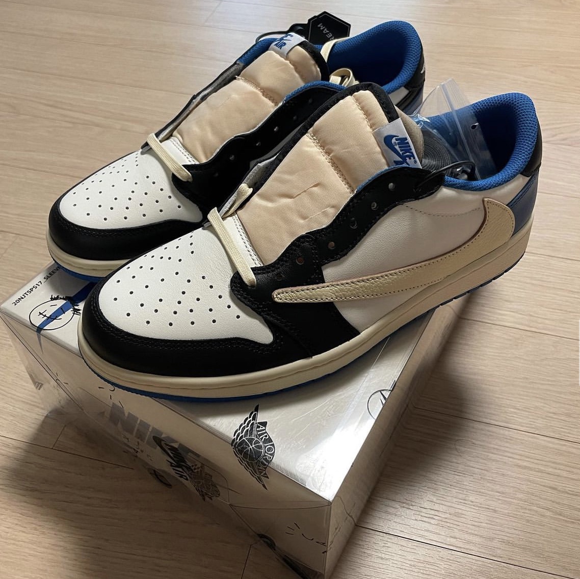 Jordan 1 x Travis Scott x Fragment Retro Low OG SP Military Blue 착용 스타일