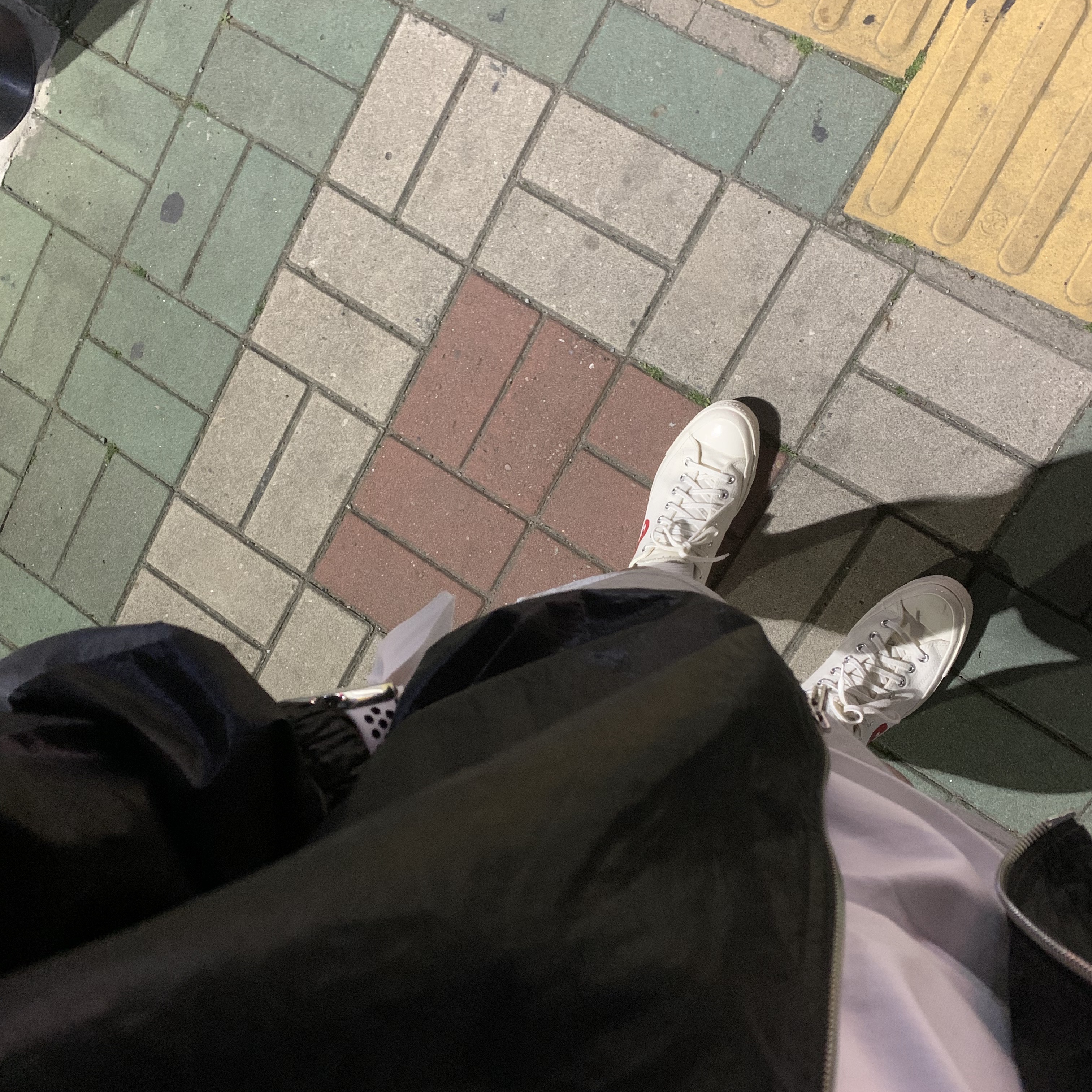 Converse x Play Comme des Garcons Chuck 70 Ox White 착용 스타일 - 1