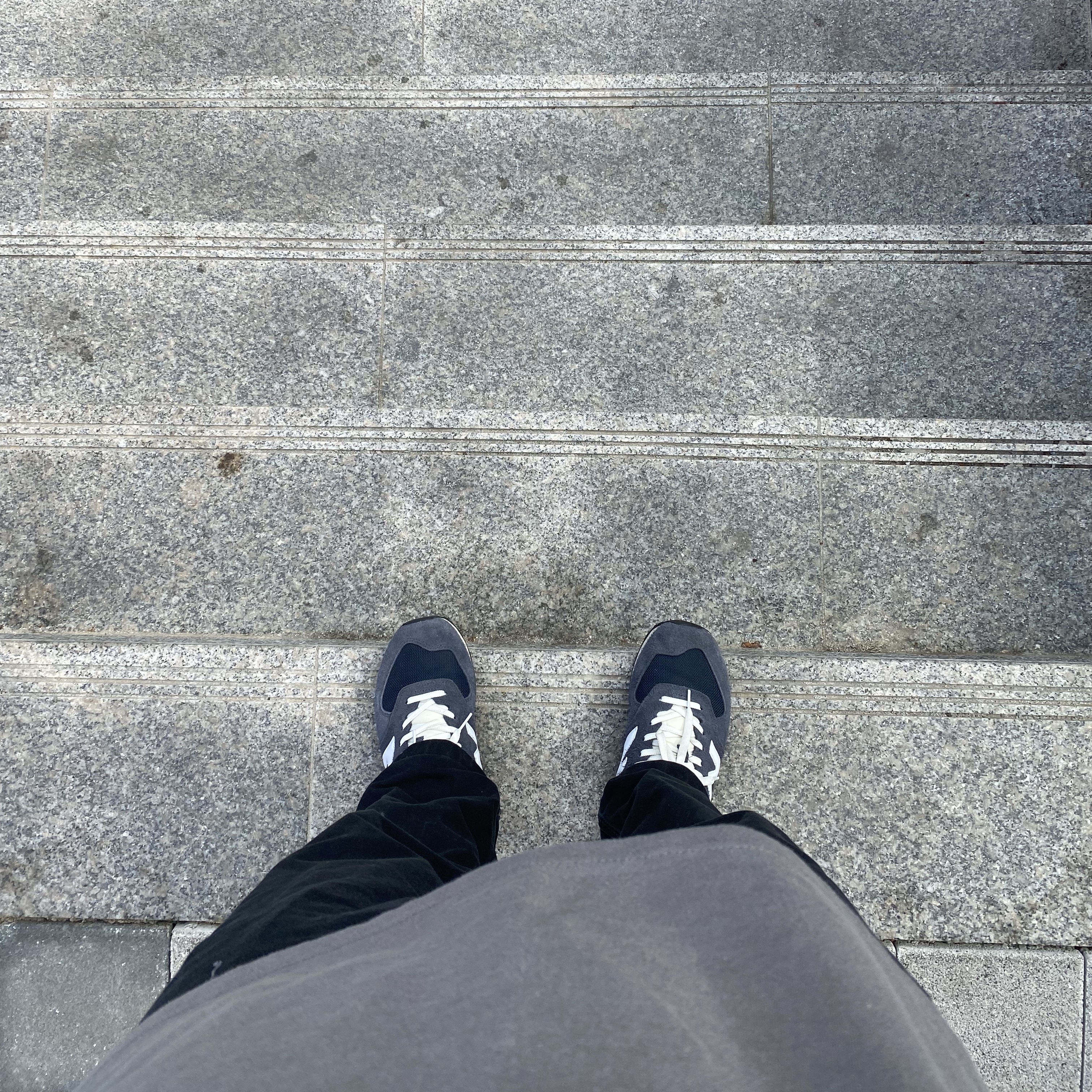 New Balance 574 Heritage Navy 착용 스타일