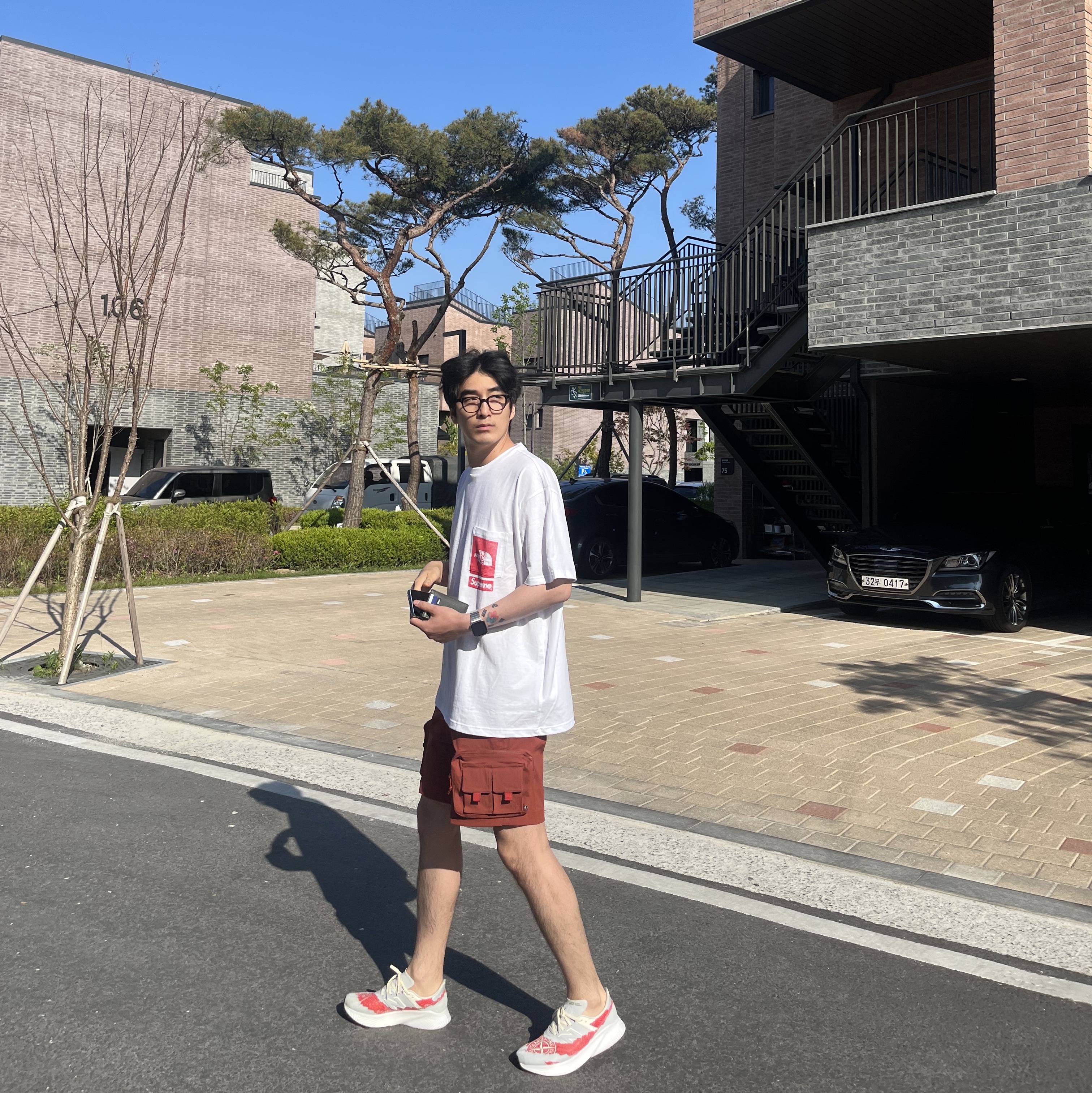 Supreme x The North Face Printed Pocket T-Shirt White - 23SS, Nike ACG Cargo Shorts Redstone - Asia 착용 스타일