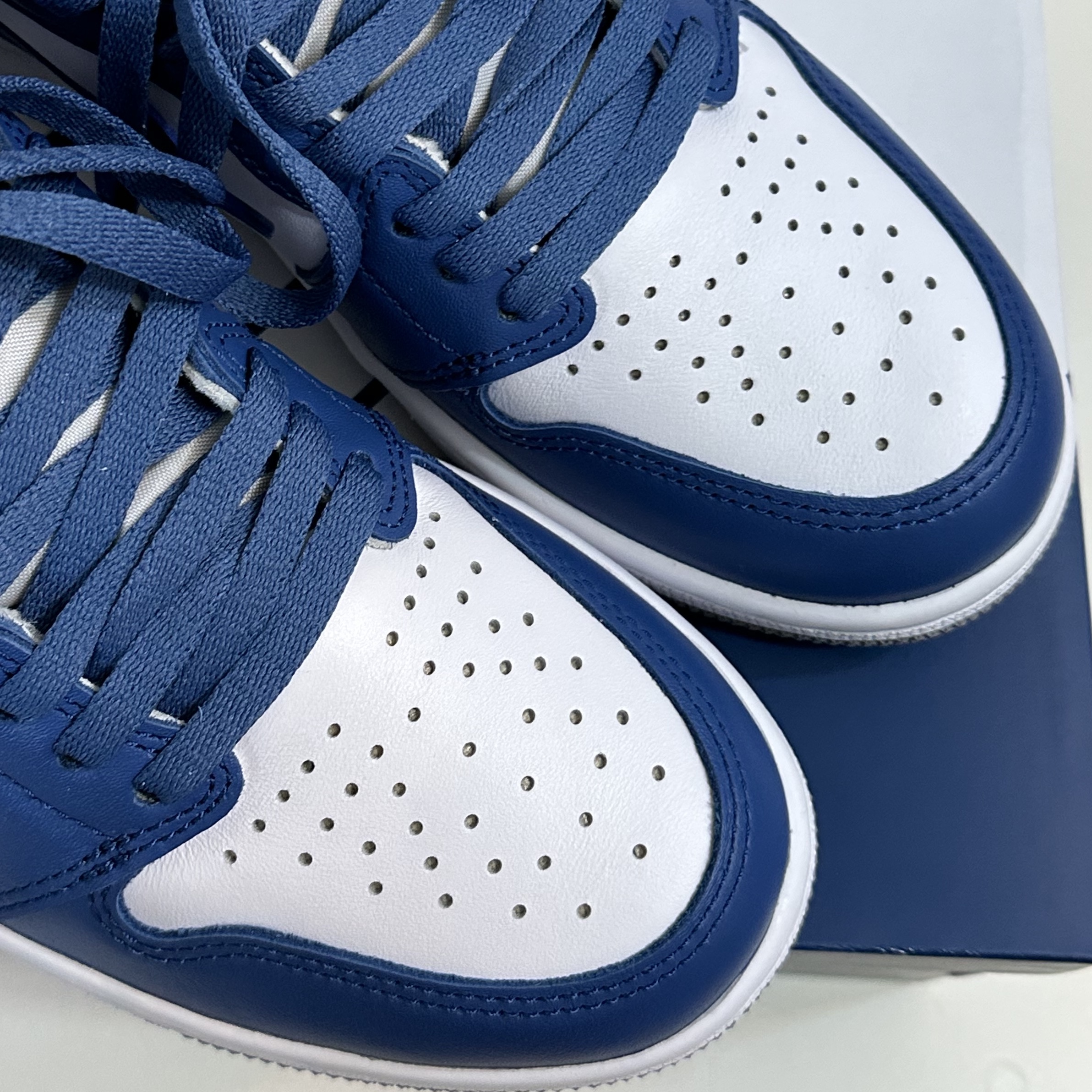 Jordan 1 Retro High OG True Blue 착용 스타일 - 4