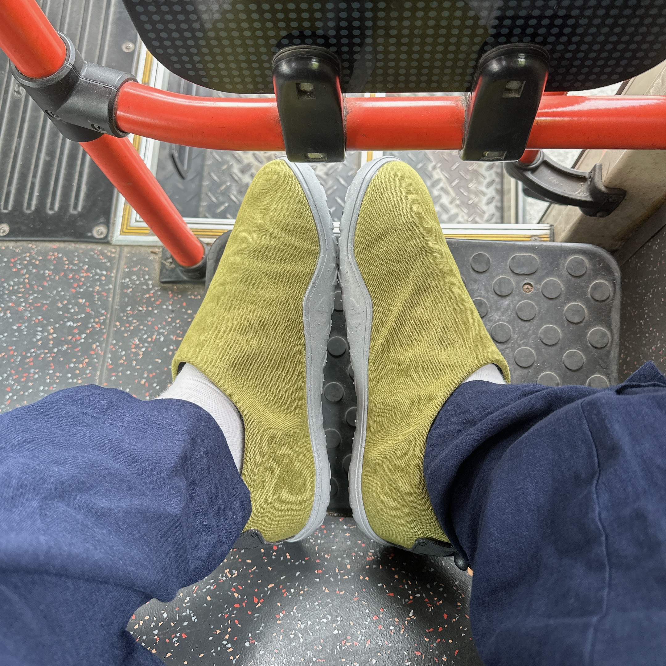 Nike ACG Moc Moss and Anthracite 착용 스타일 - 2