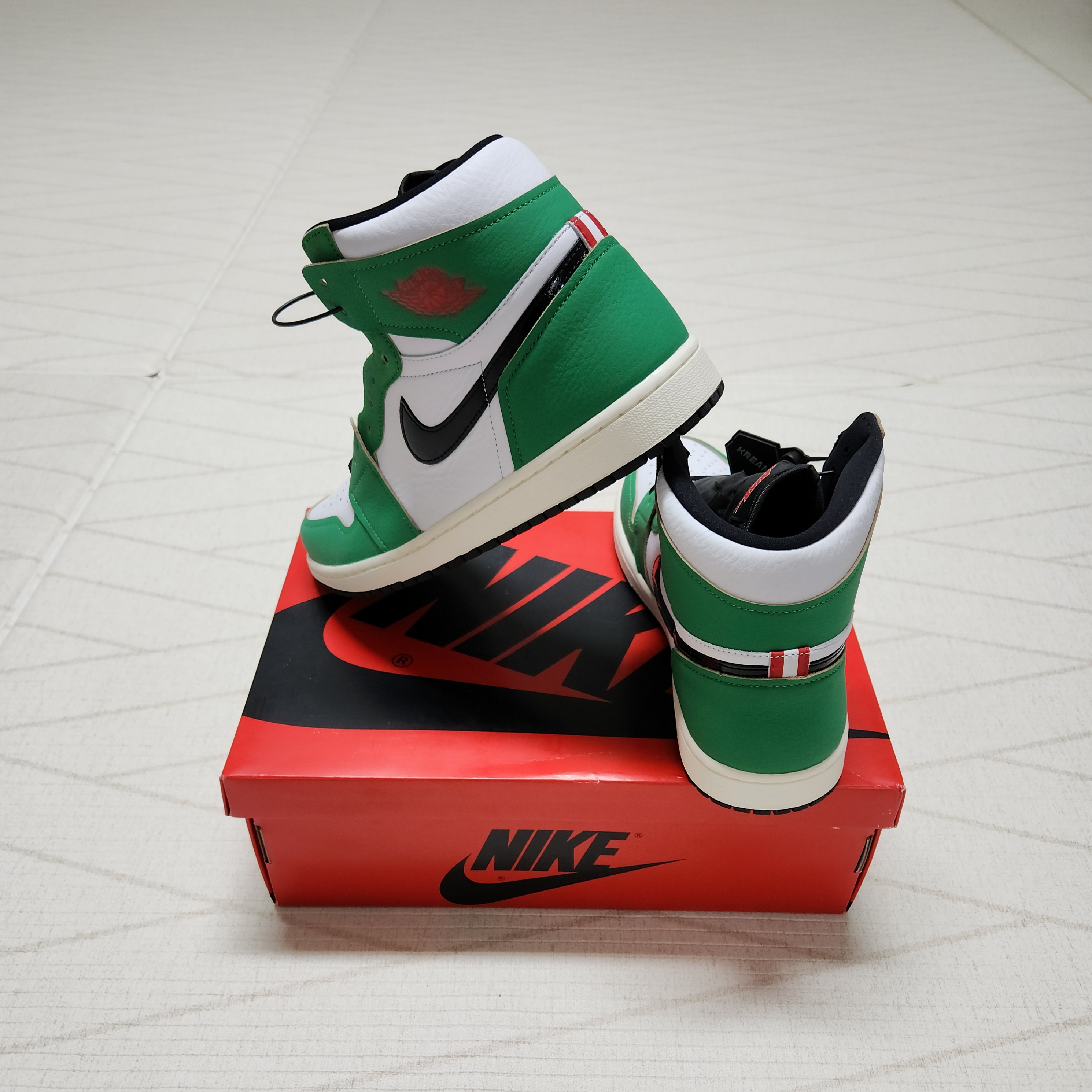 (W) Jordan 1 Retro High OG Lucky Green 착용 스타일 - 2