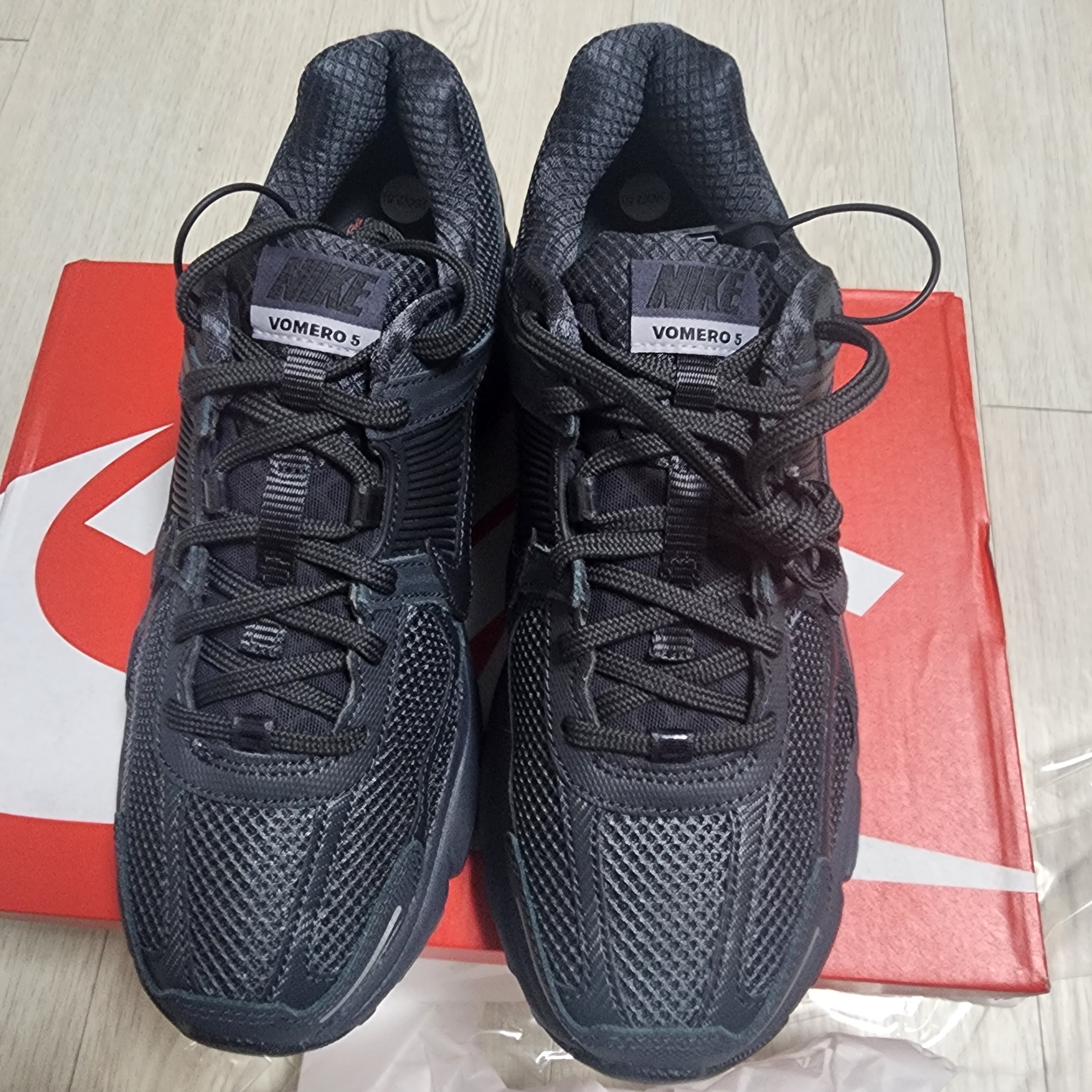 Nike Zoom Vomero 5 SP Anthracite 2023 착용 스타일 - 2