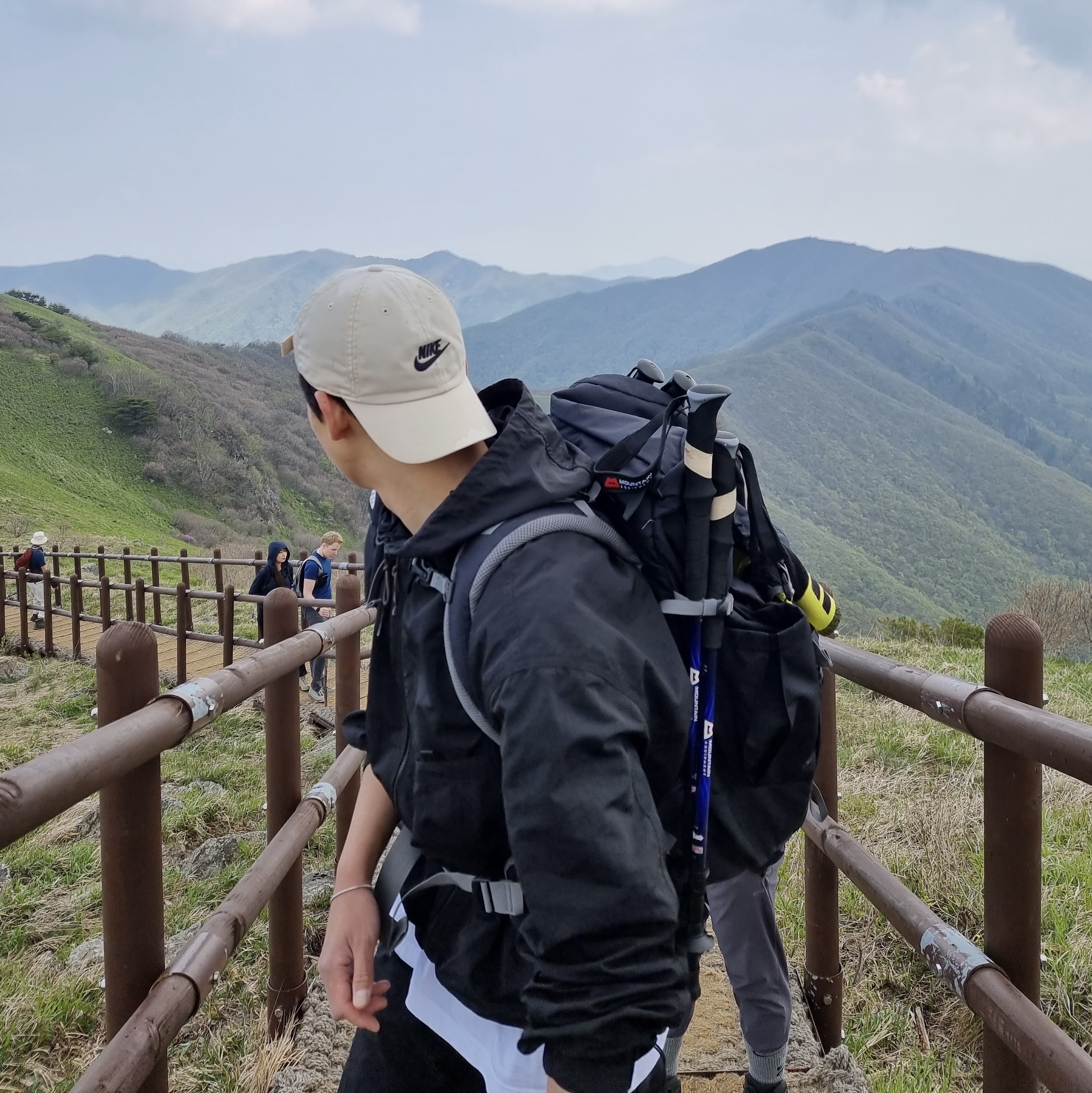Nike ACG 36 Backpack Black 착용 스타일