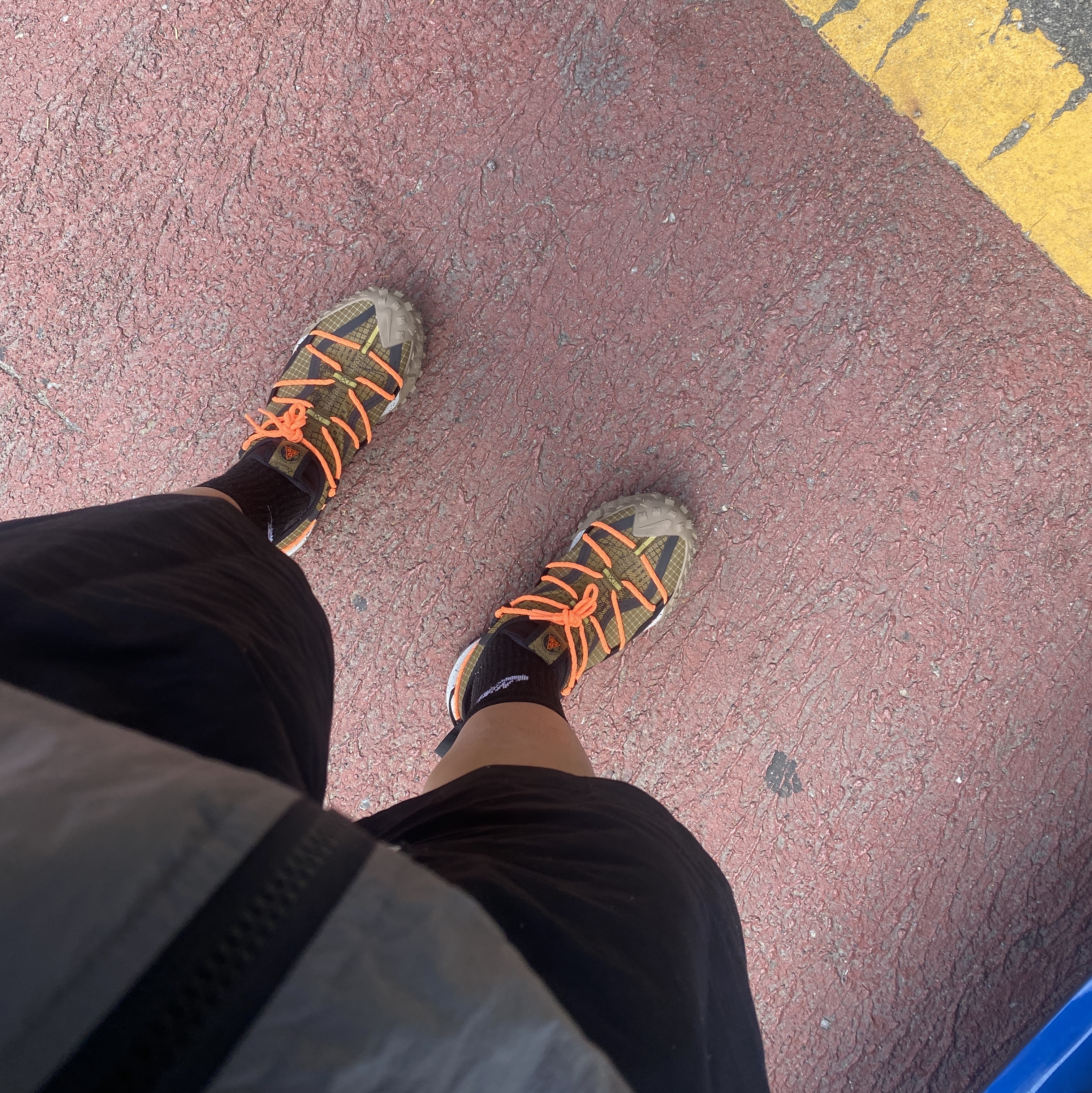 Nike ACG Mountain Fly Low Gore-Tex SE Hazel Rush 착용 스타일
