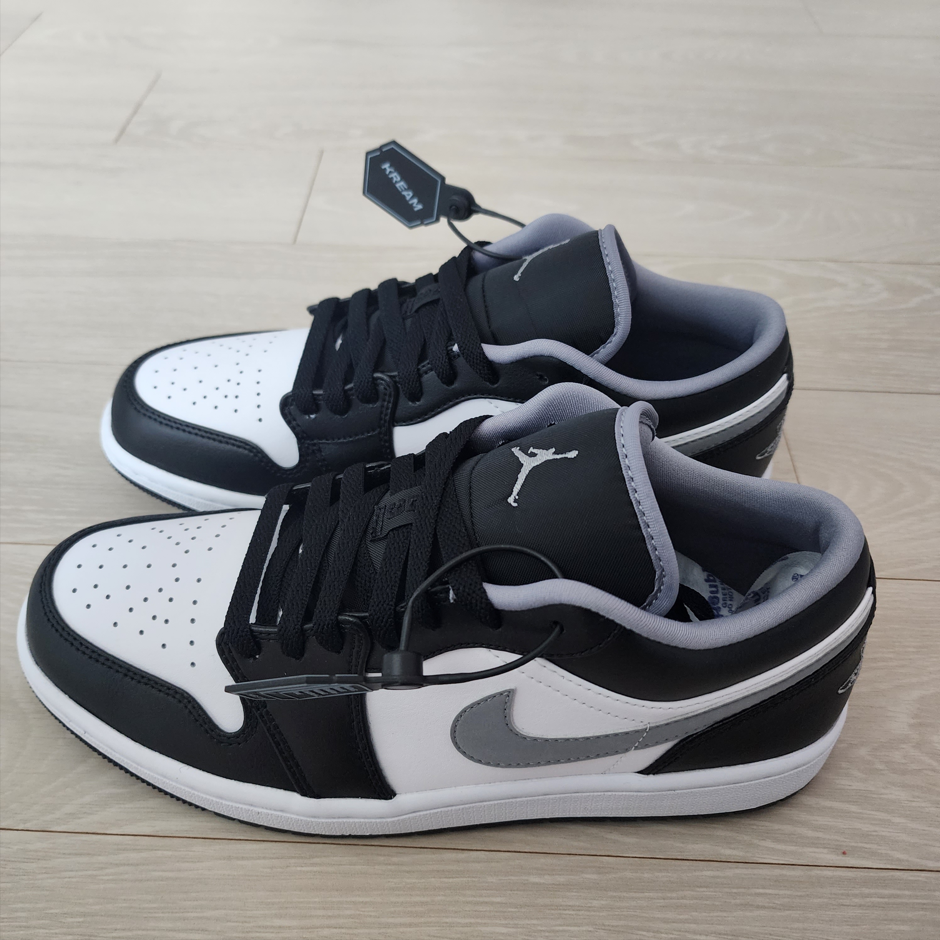 Jordan 1 Low Black Particle Grey 착용 스타일
