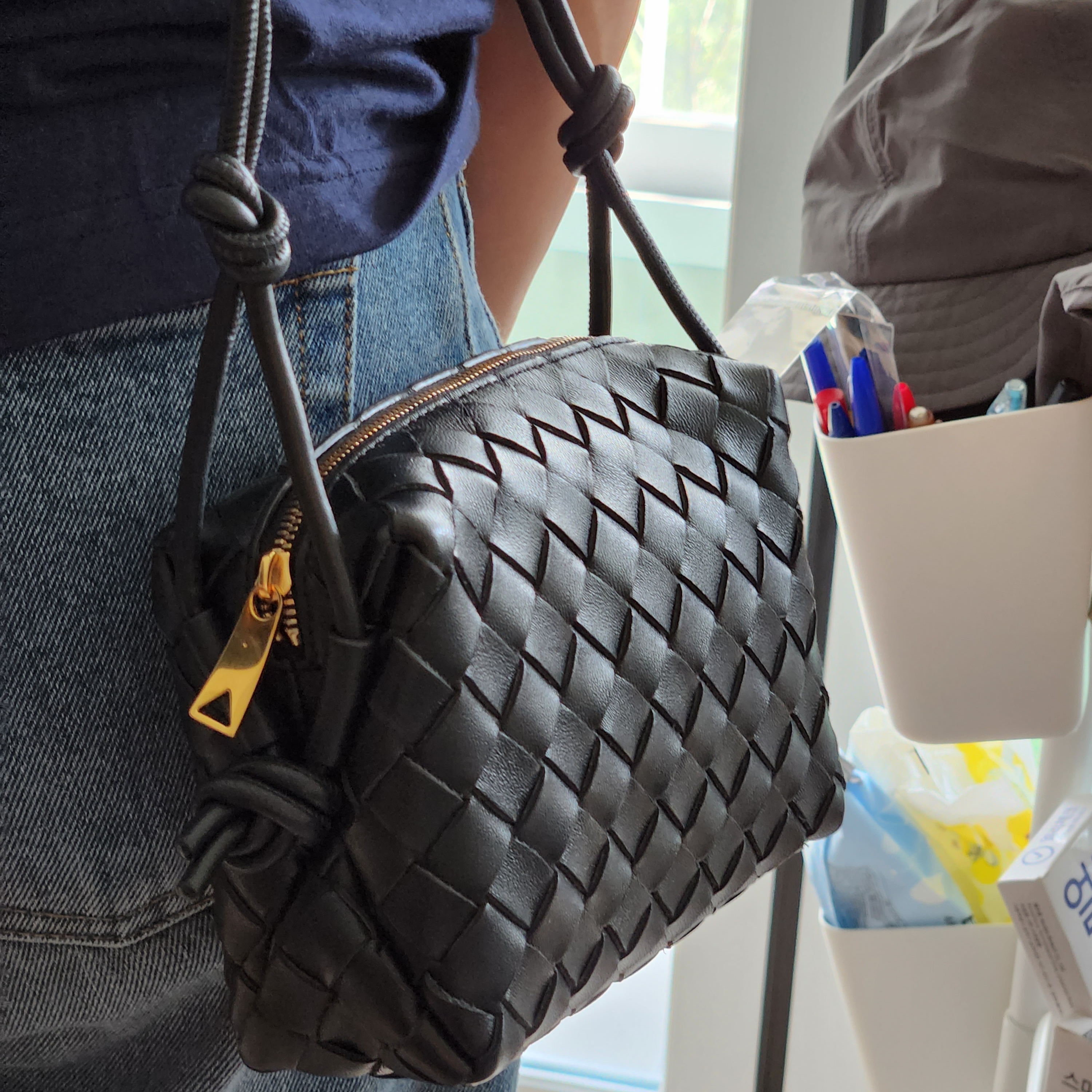 Bottega Veneta Mini Leather Loop Bag Black 착용 스타일