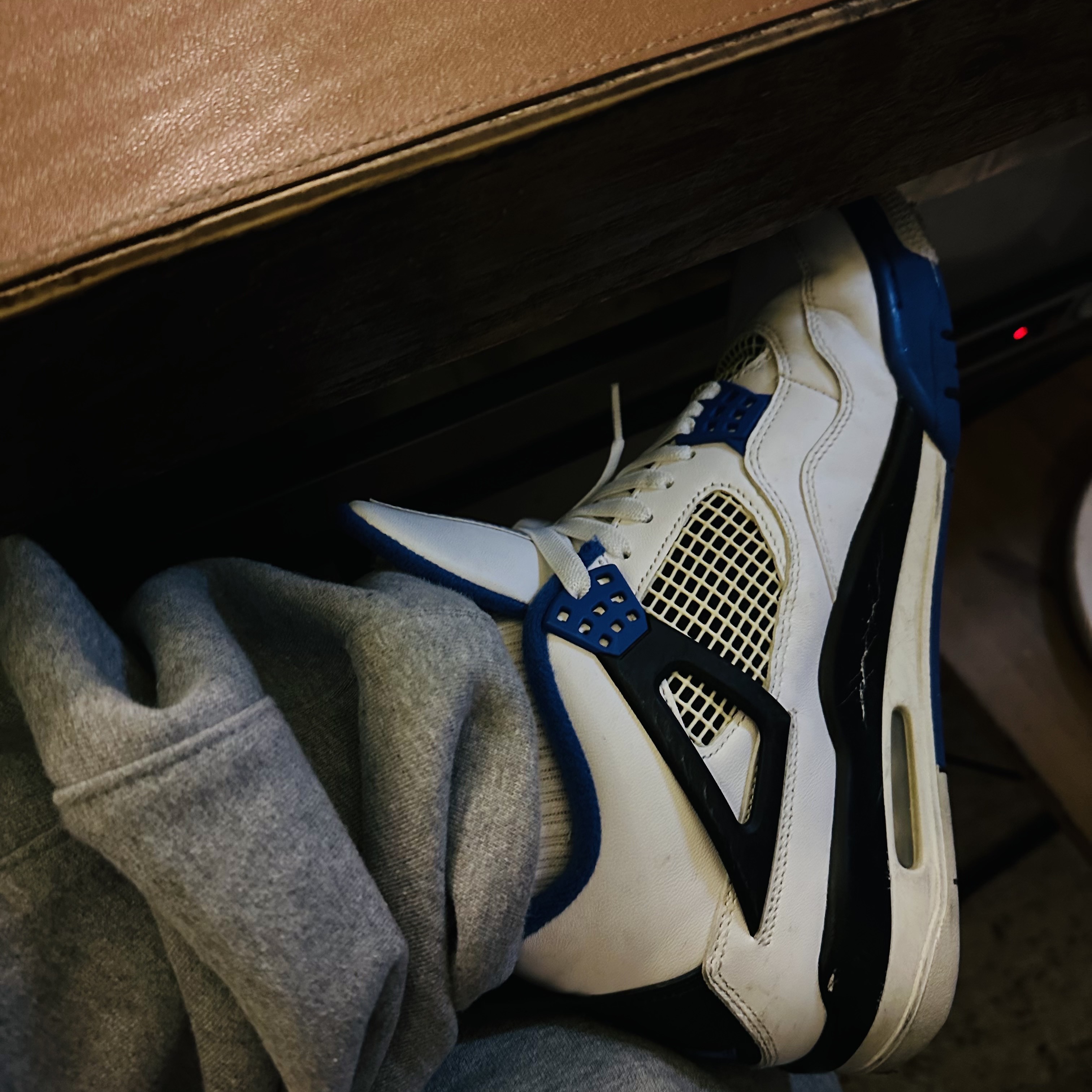 Jordan 4 Retro Motorsports 2017, Jordan 4 Retro Thunder 2023 착용 스타일