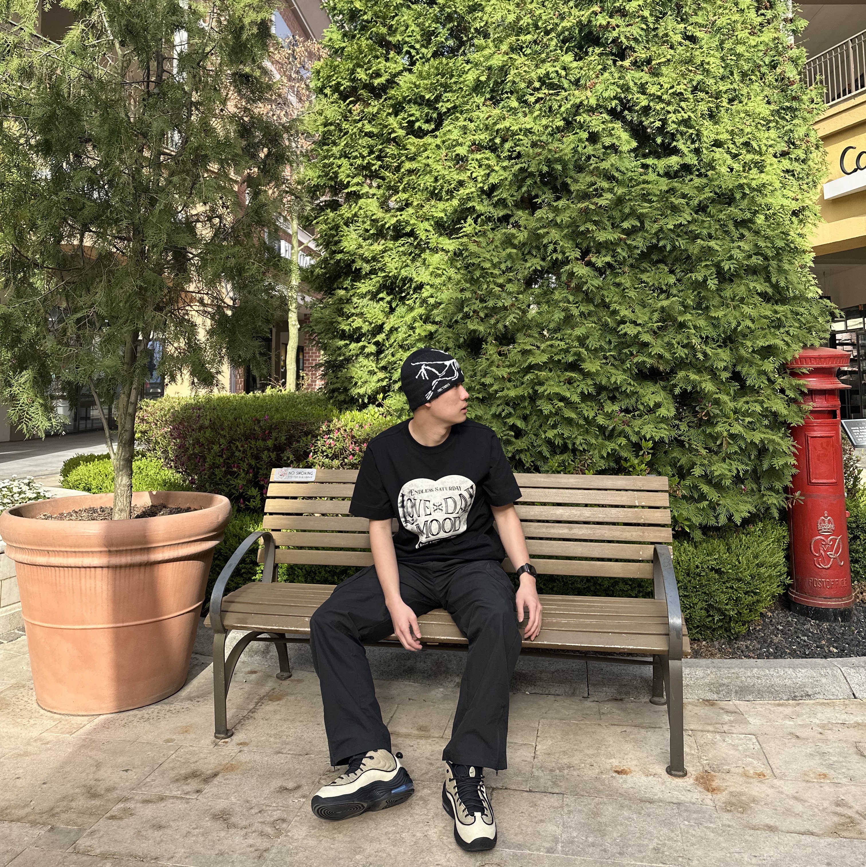 Arc'teryx Bird Head Toque Orca, Nike x Stussy Air Penny II Rattan and Limestone 착용 스타일