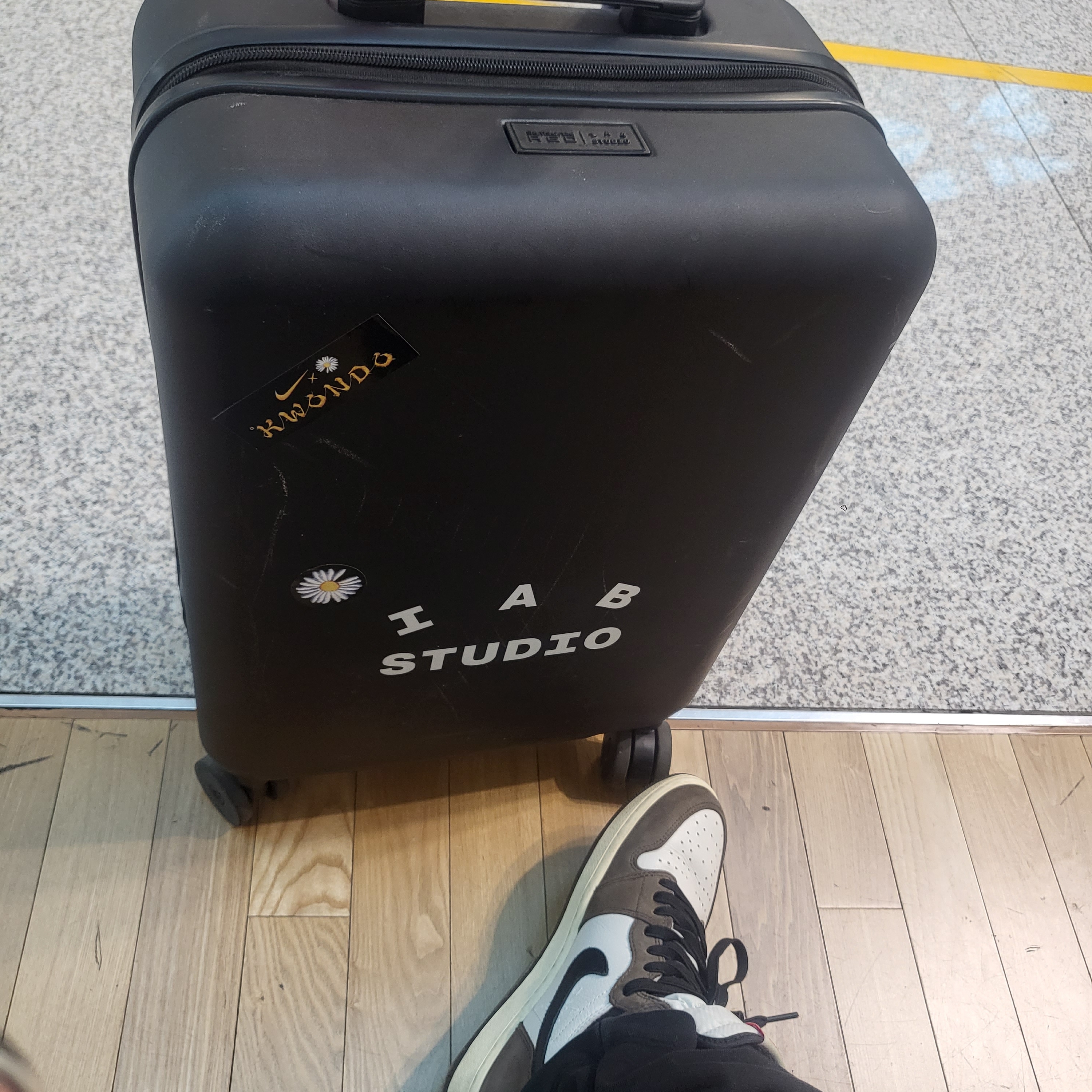 Jordan 1 x Travis Scott Retro High OG SP Mocha, Gucci Blind For Love Ring Silver 착용 스타일