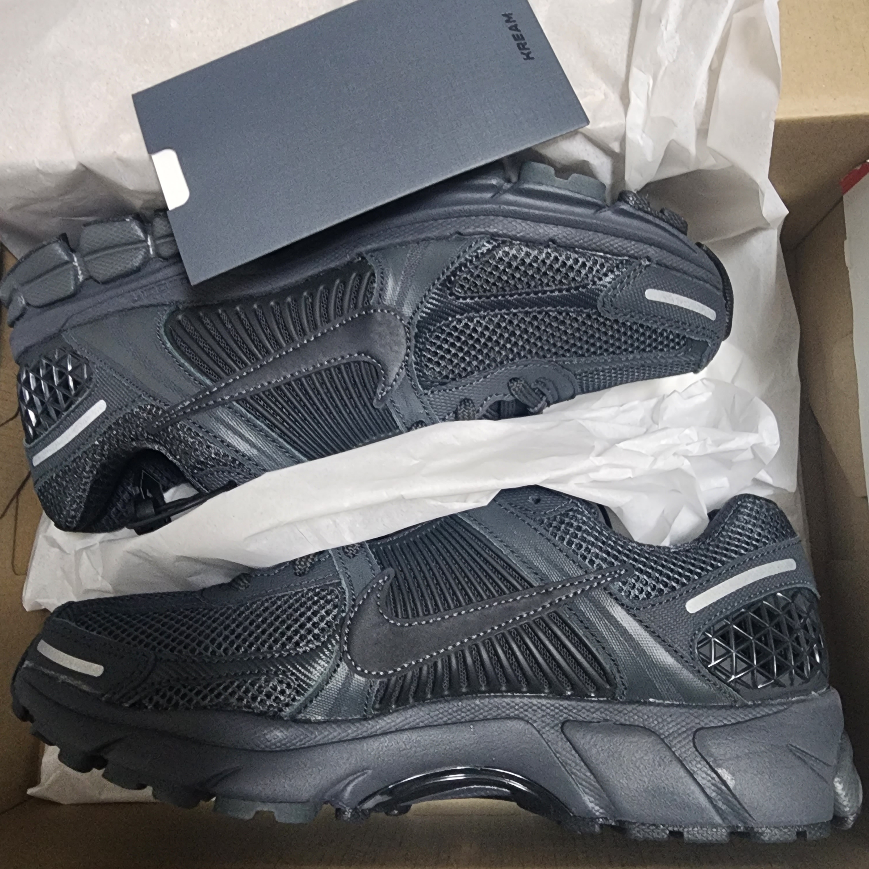 Nike Zoom Vomero 5 SP Anthracite 2023 착용 스타일 - 1