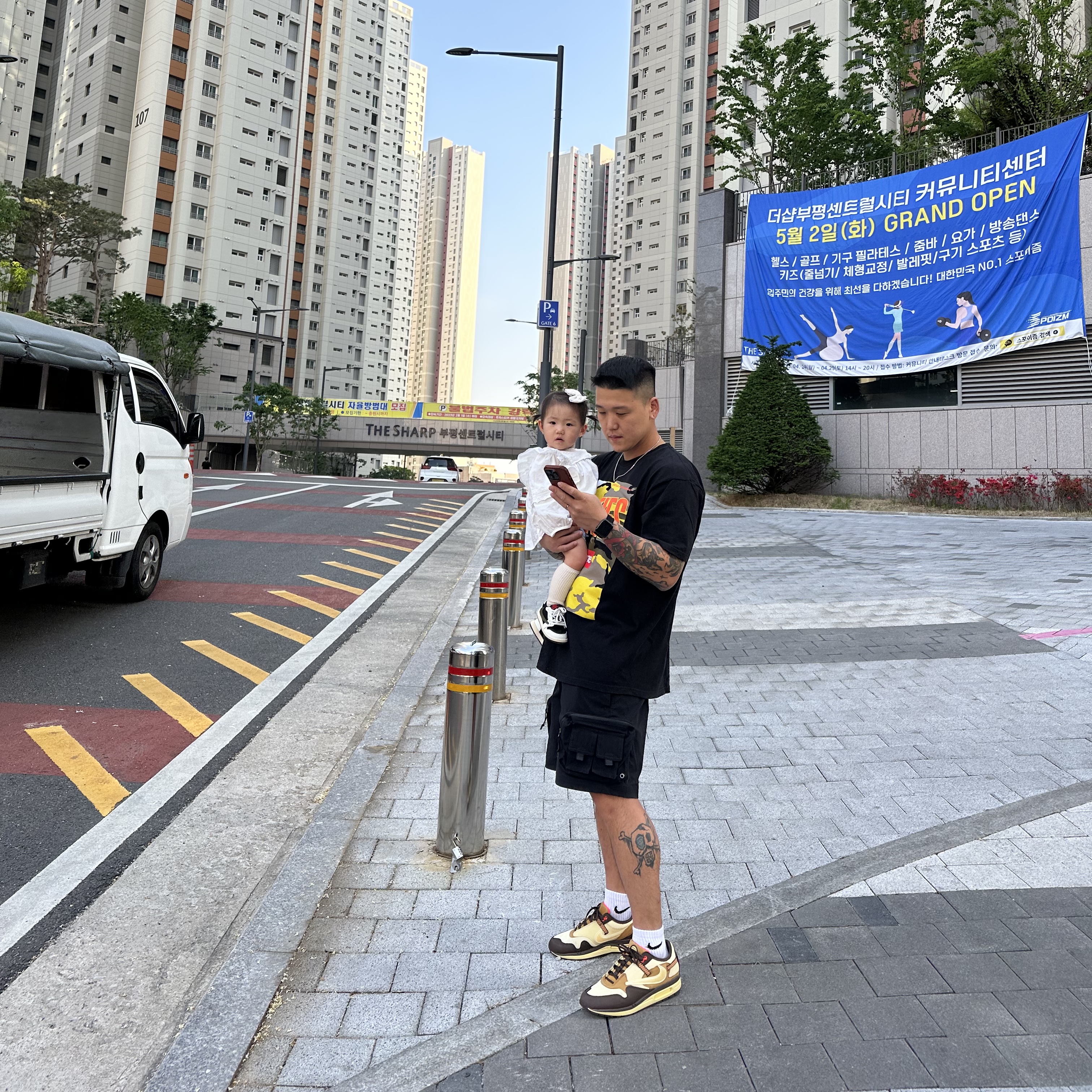 Supreme Wheaties T-Shirt Black - 21SS, Nike ACG Cargo Shorts Black - Asia 착용 스타일 - 1