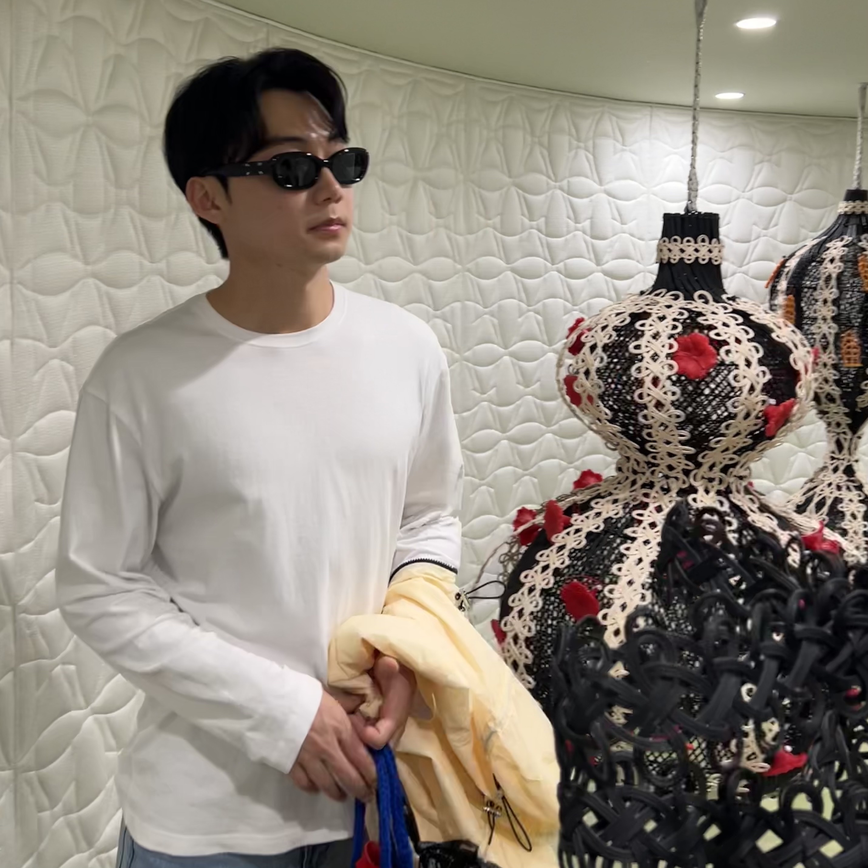 Gentle Monster x Maison Margiela MM004 Black Black 착용 스타일