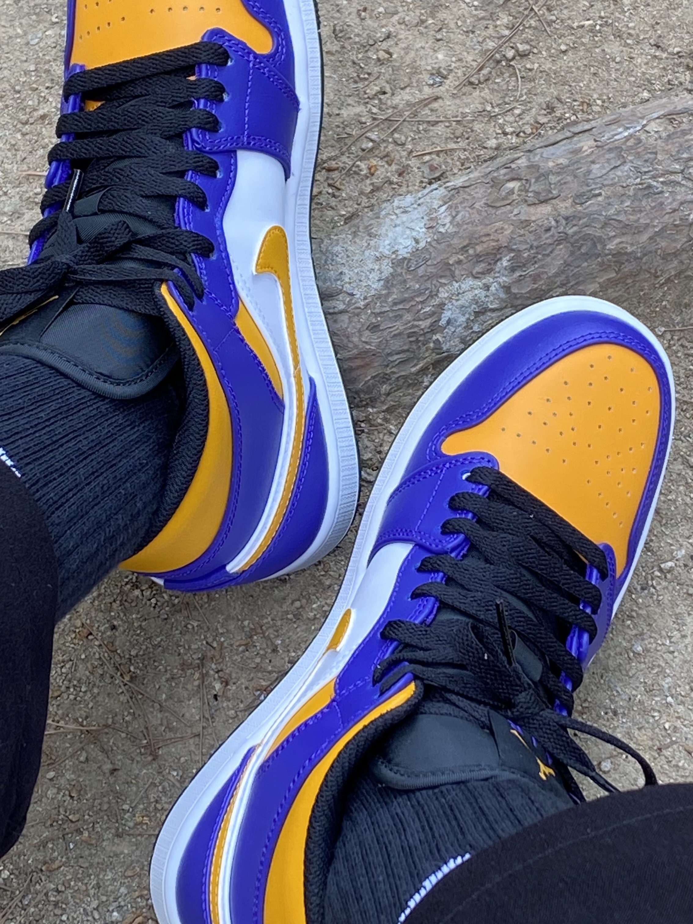 Jordan 1 Mid Dark Concord Taxi 착용 스타일 - 2