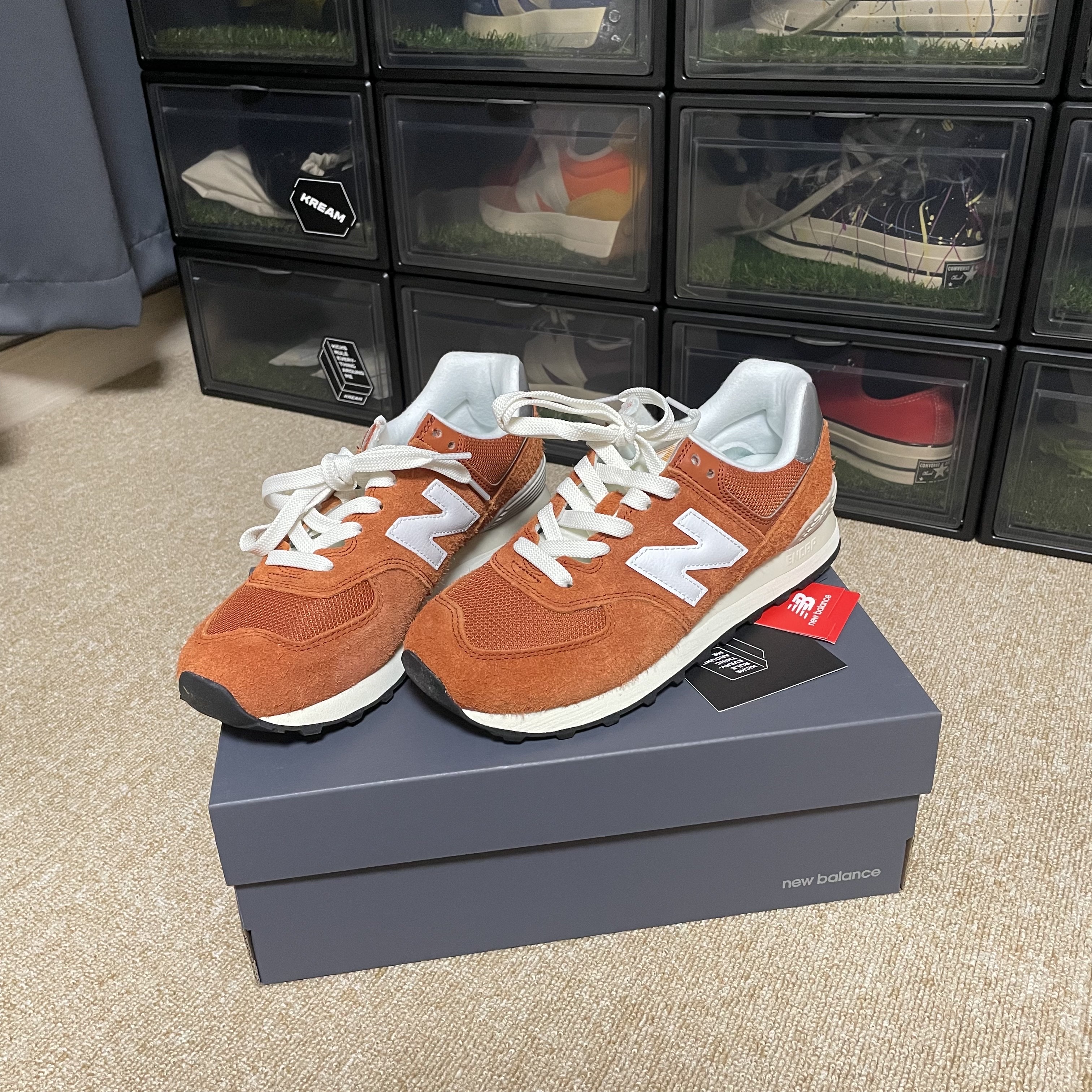 New Balance 574 Heritage Orange Burst White 착용 스타일