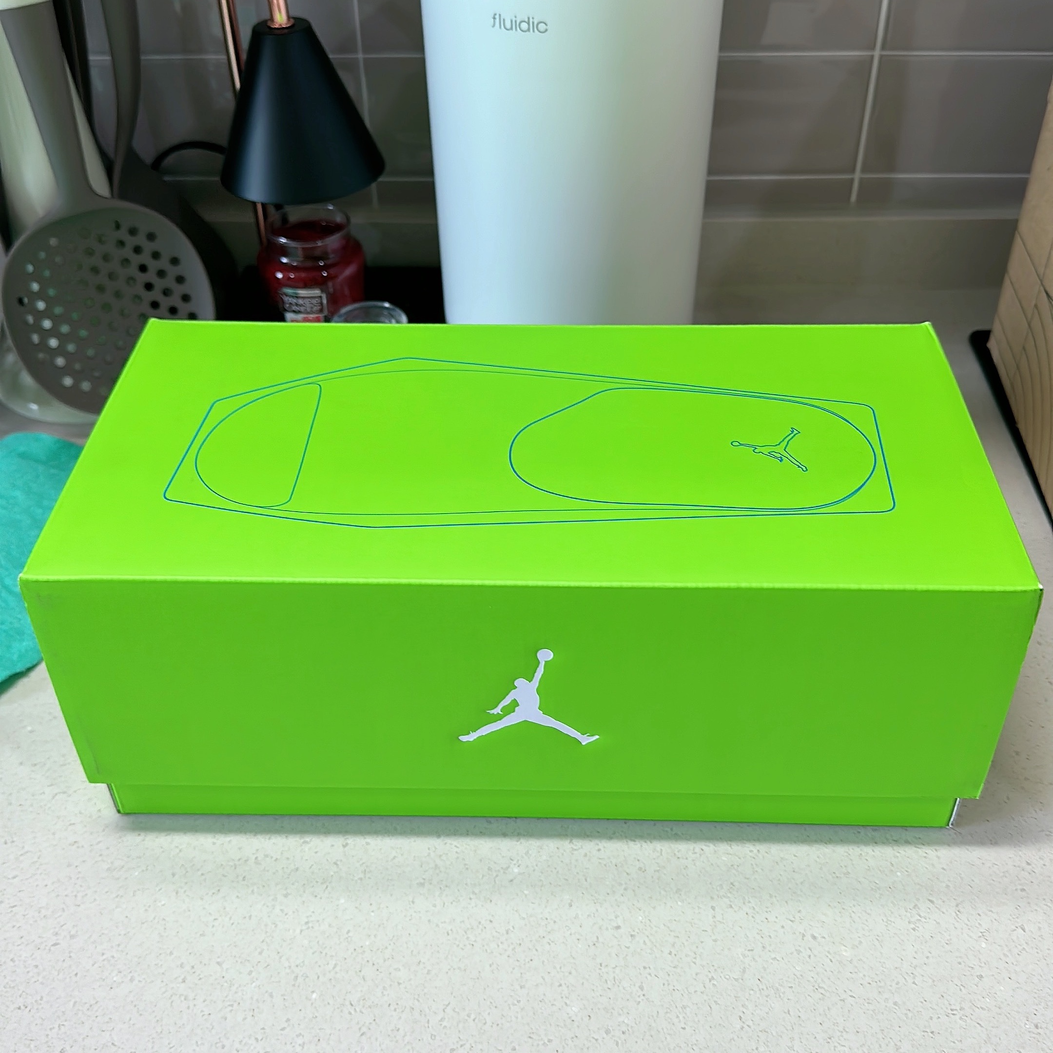 (W) Jordan Hex Slide Pistachio Frost, Nike x Sacai Blazer Low Black Patent Leather 착용 스타일 - 1