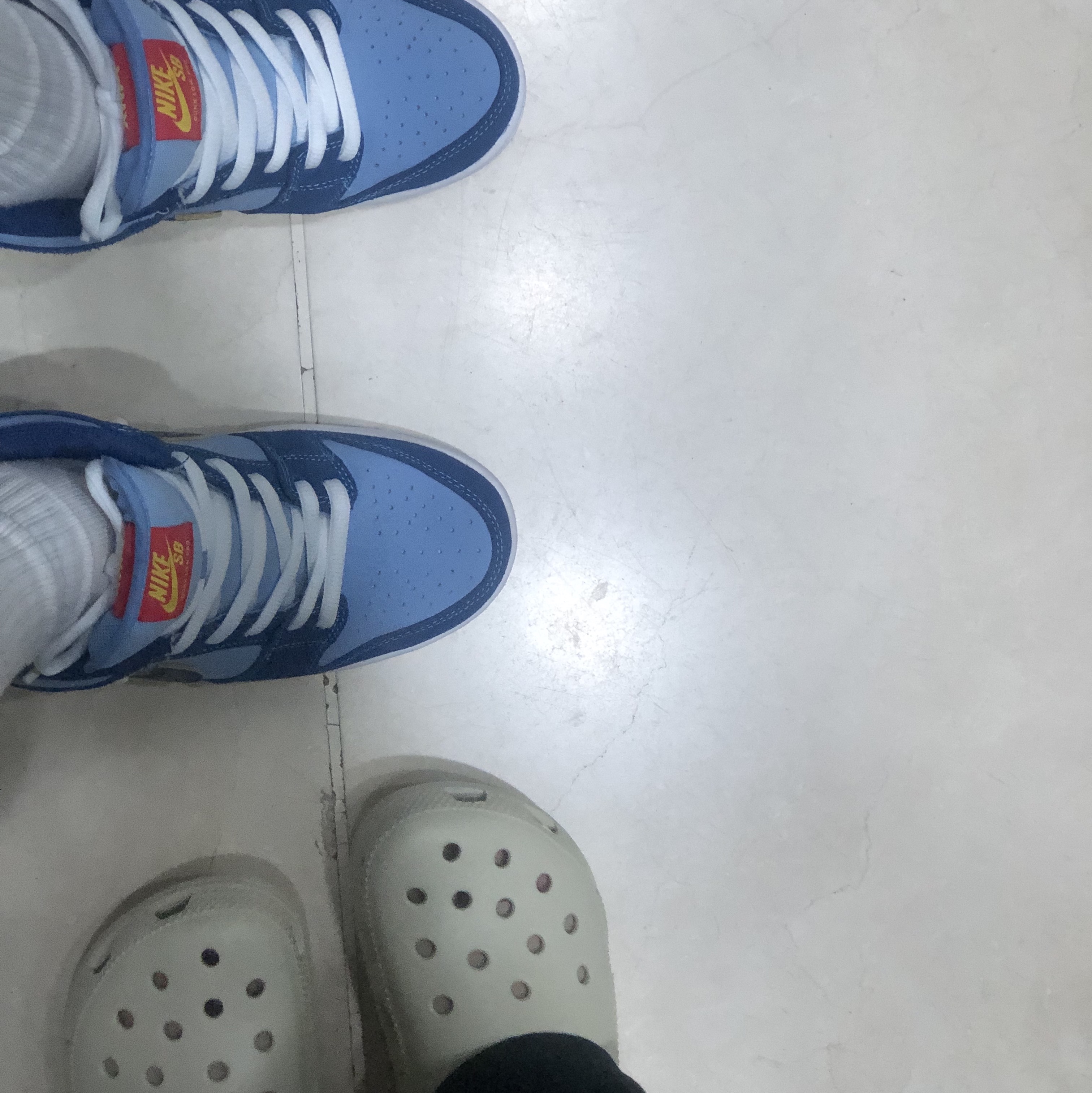 Nike x Why So Sad? SB Dunk Low Pro Coastal Blue, Crocs Classic Clog Bone 착용 스타일