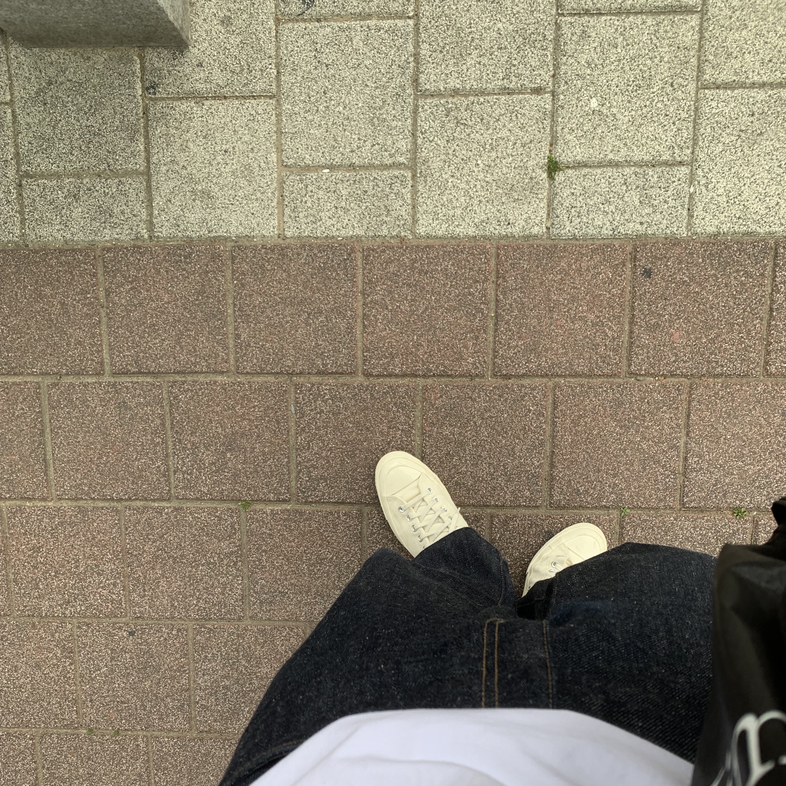 Converse x Play Comme des Garcons Chuck 70 Ox White 착용 스타일 - 2