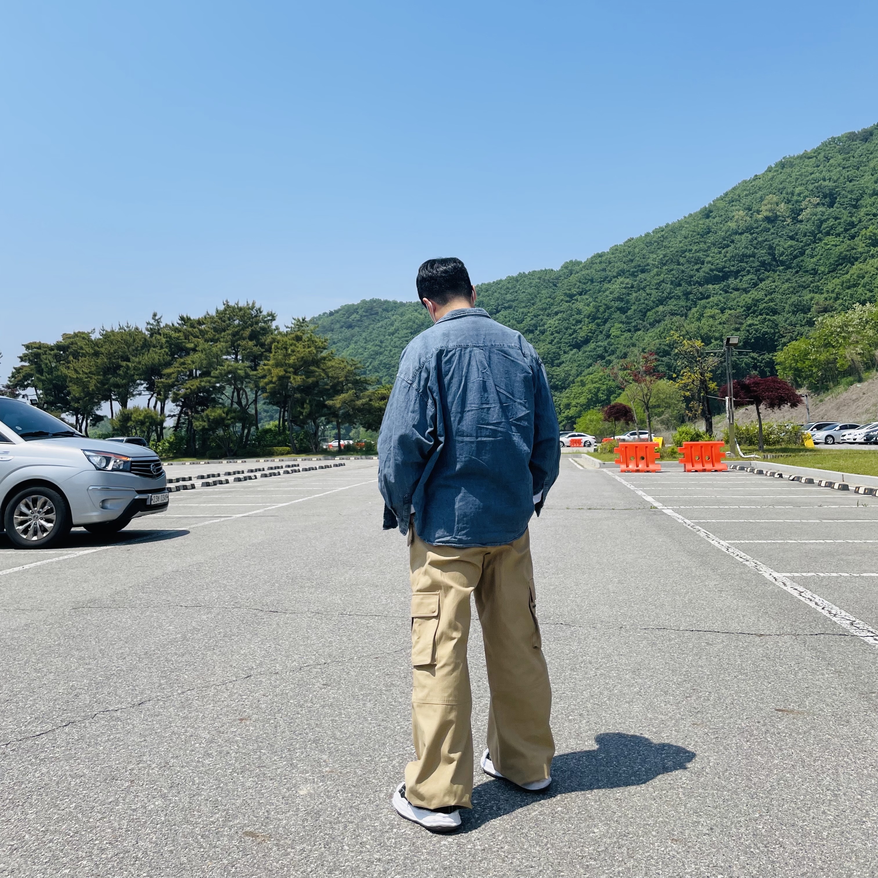Wooyoungmi Wide Cargo Pants Beige - 22FW, Maison Mihara Yasuhiro Blakey OG Sole Canvas Low-top Sneakers Black White 착용 스타일 - 2